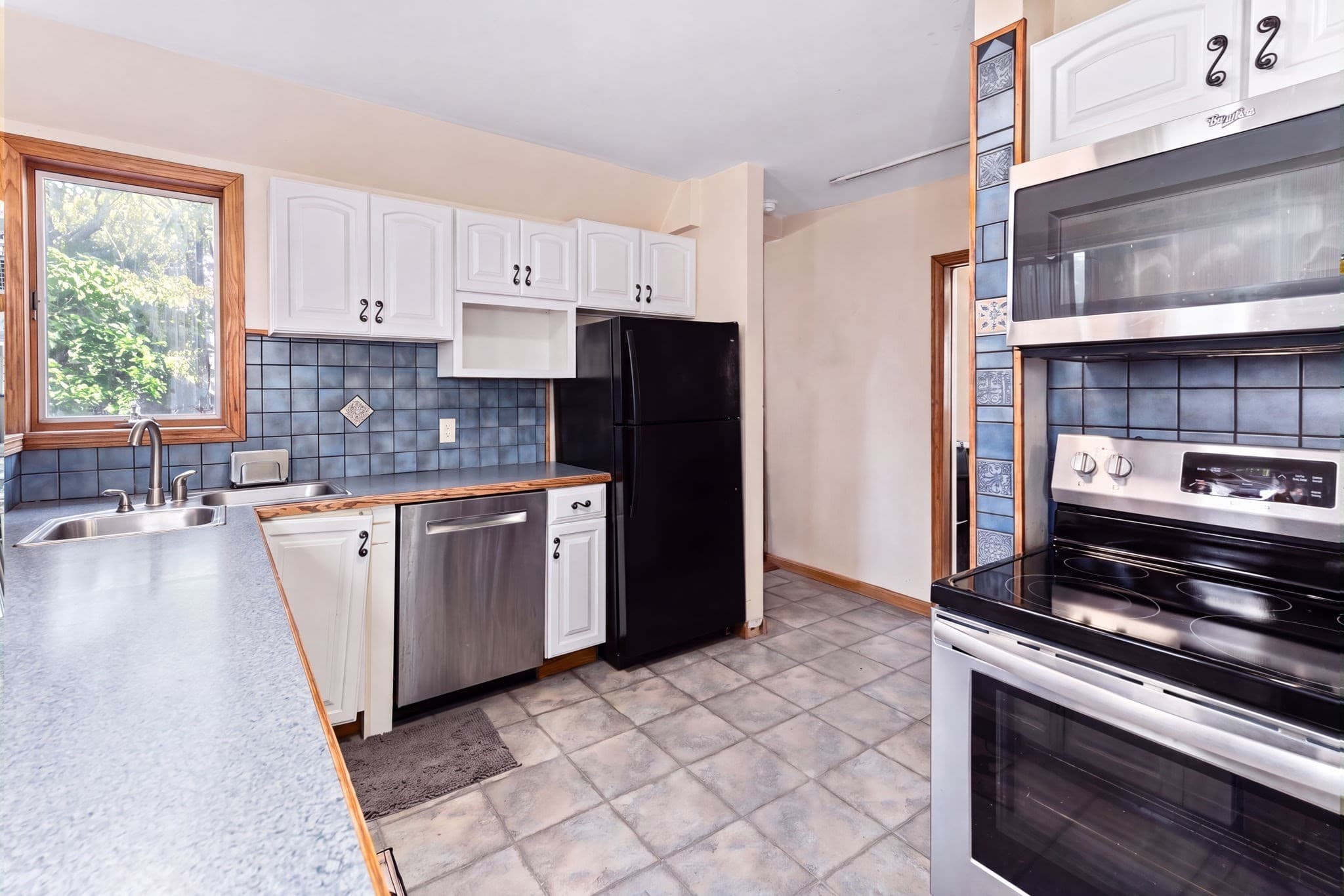 Multi Family at 17 Alpine Pl, Franklin MA 02038, photo 7 of 31