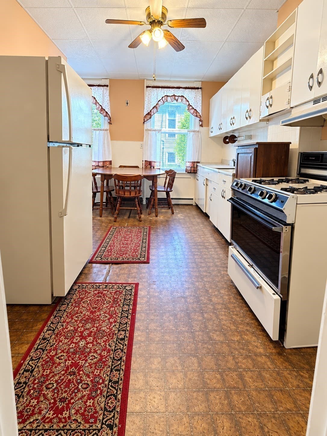 Single Family Residence at 225 Suffolk St, Holyoke MA 01040, photo 6 of 37