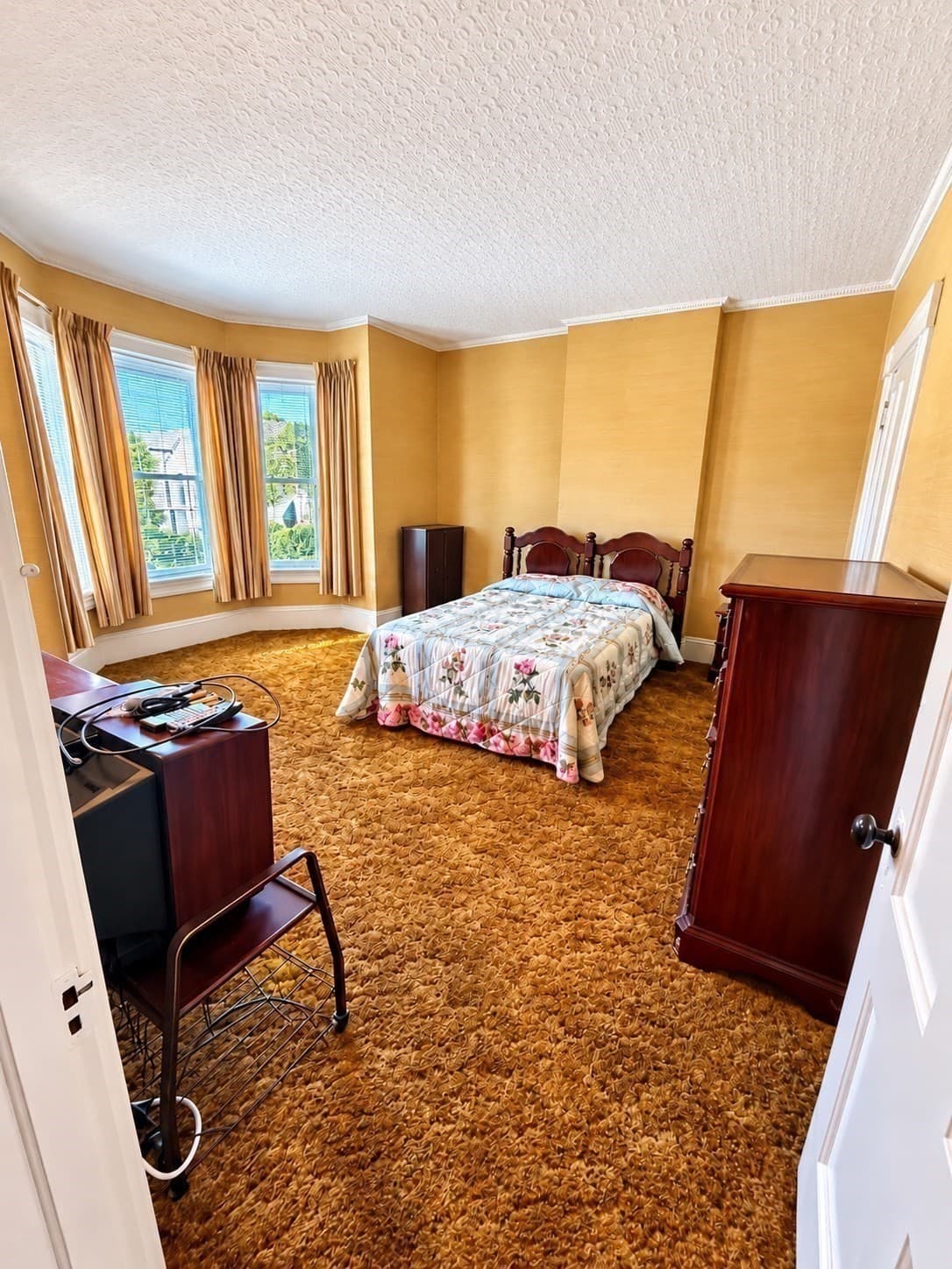 Single Family Residence at 225 Suffolk St, Holyoke MA 01040, photo 20 of 37