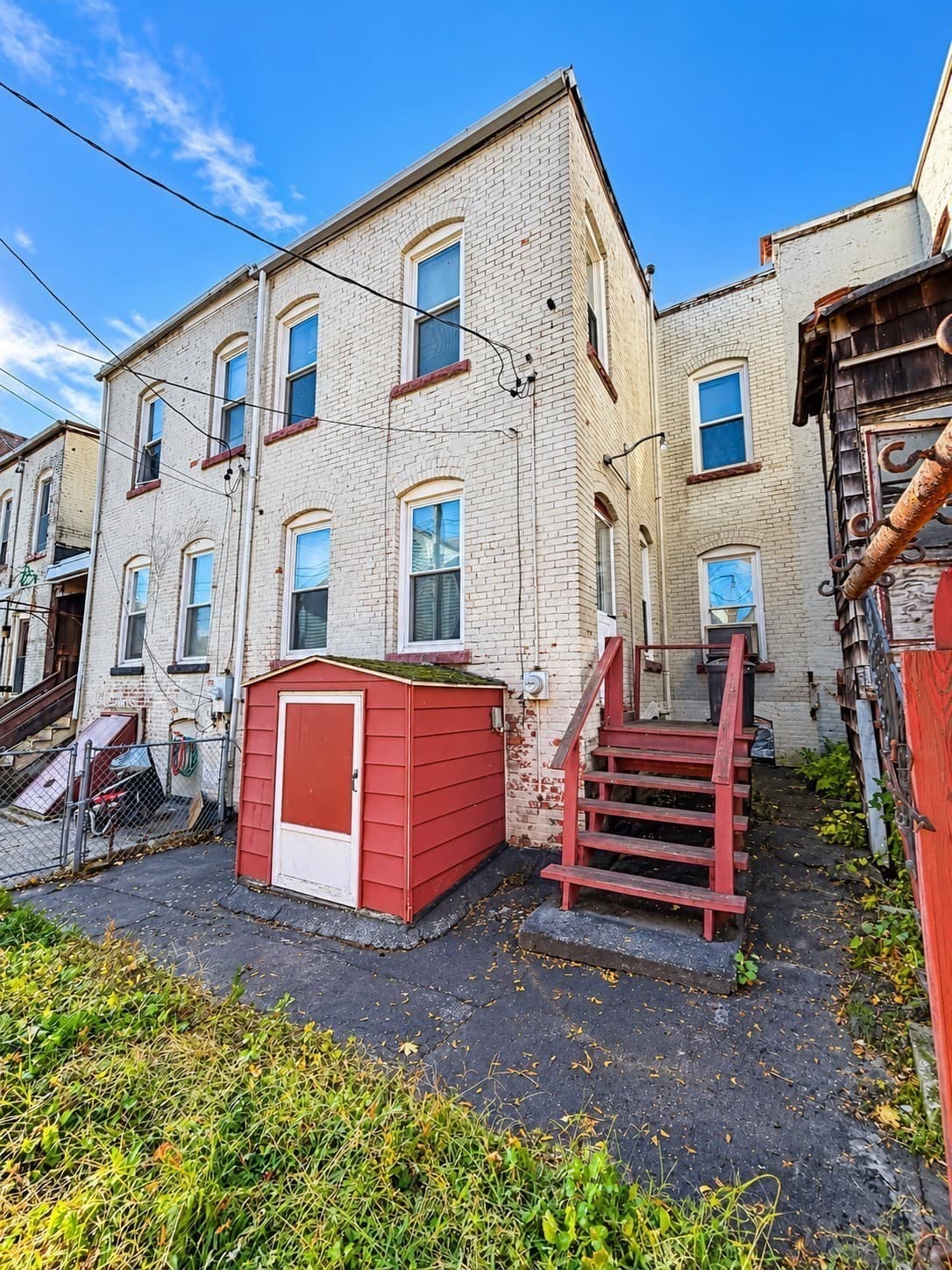 Single Family Residence at 225 Suffolk St, Holyoke MA 01040, photo 34 of 37