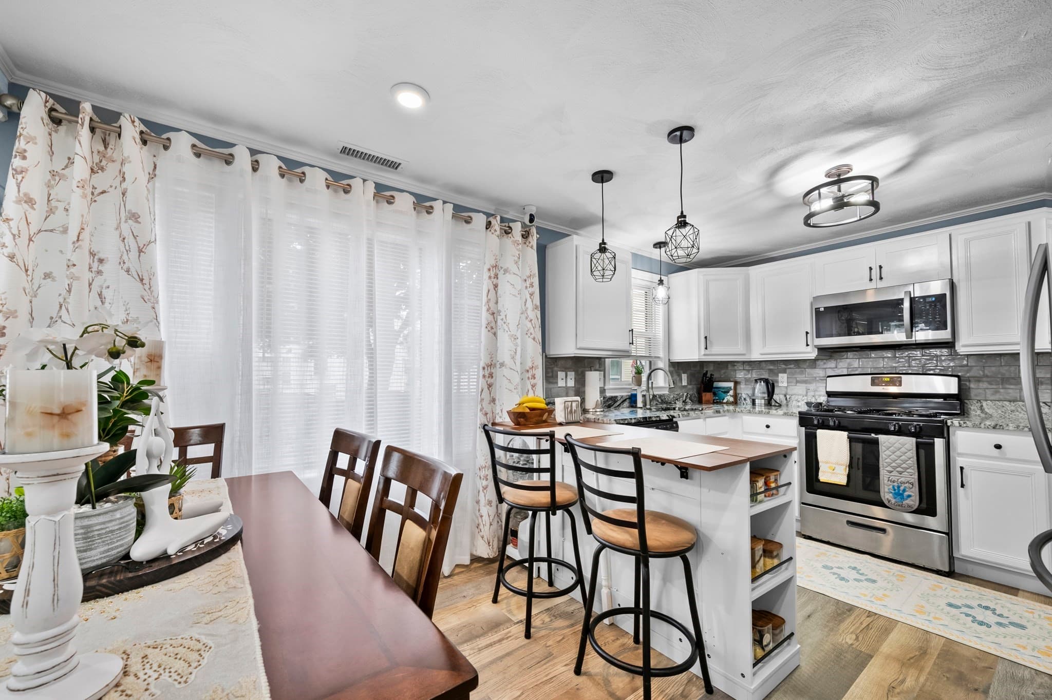 Condominium at 30 Juniper Ln # 30, Tewksbury MA 01876, photo 7 of 20