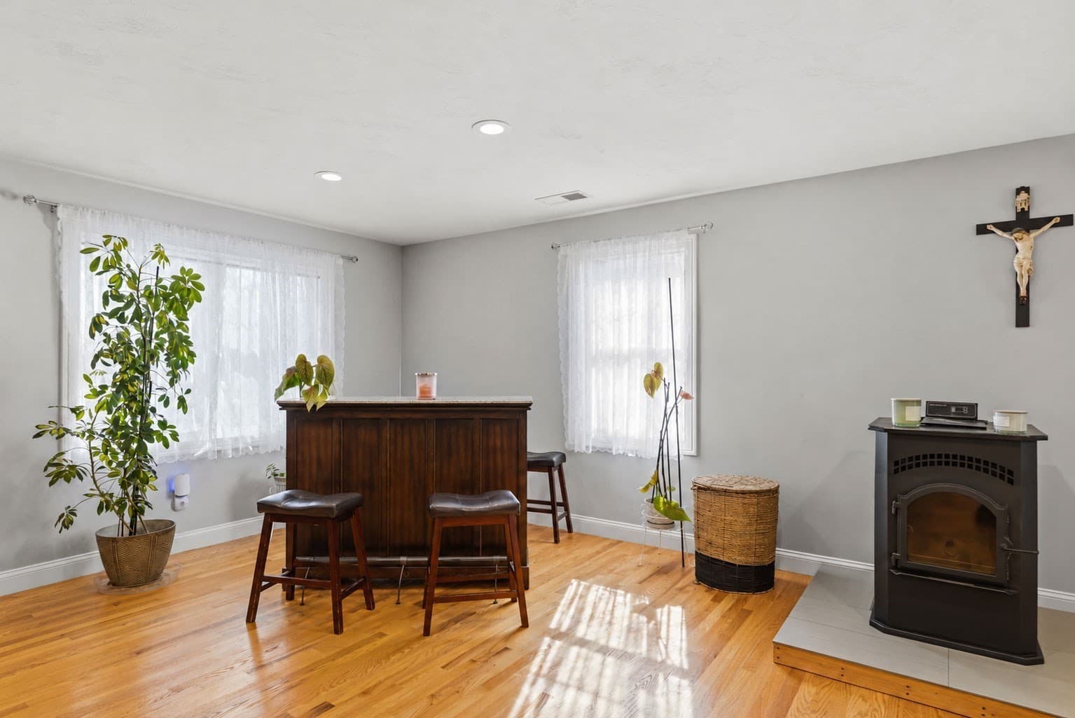 Single Family Residence at 3 Old Beaver Dam Rd, Wareham MA 02571, photo 9 of 41