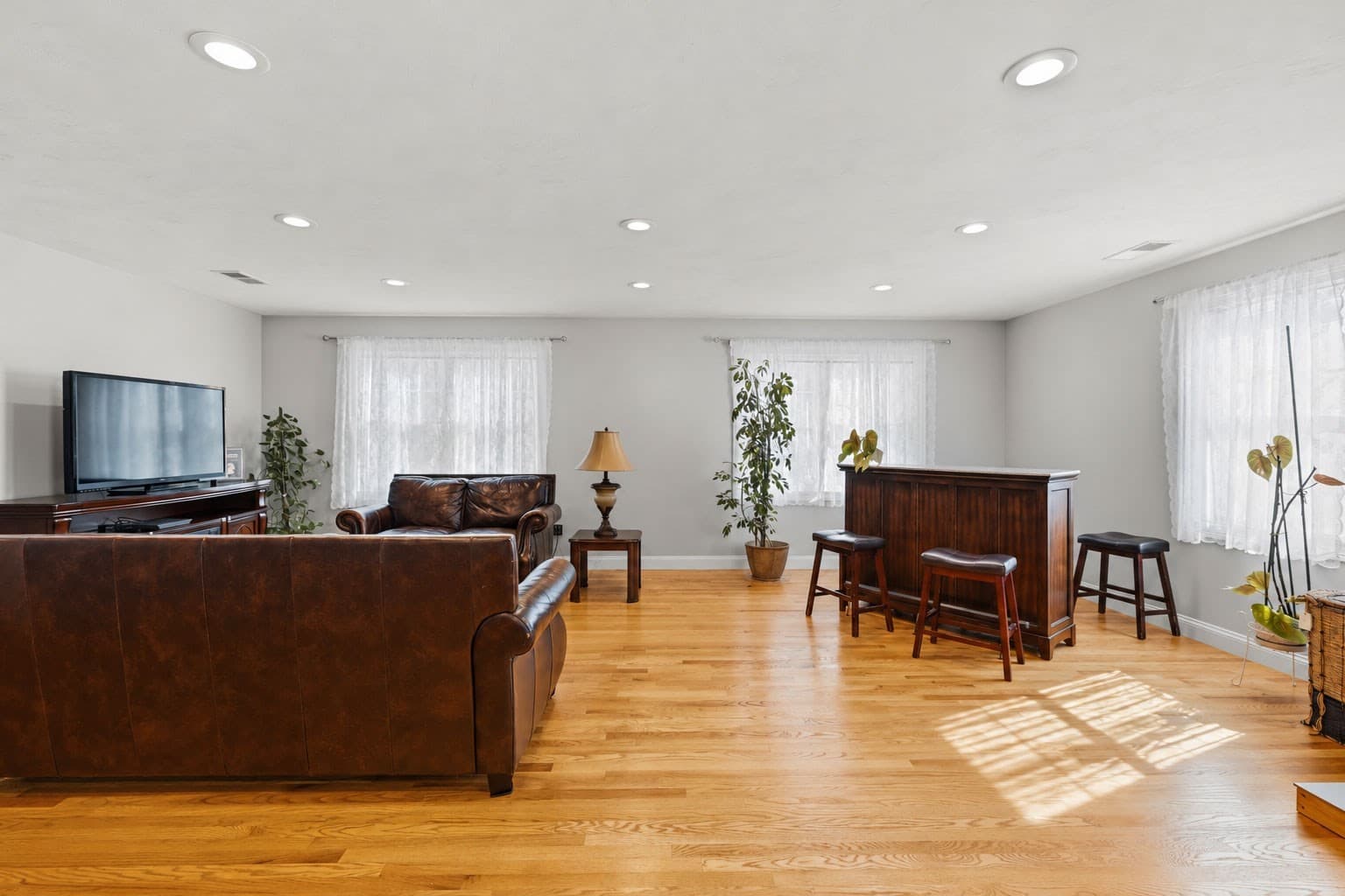 Single Family Residence at 3 Old Beaver Dam Rd, Wareham MA 02571, photo 8 of 41