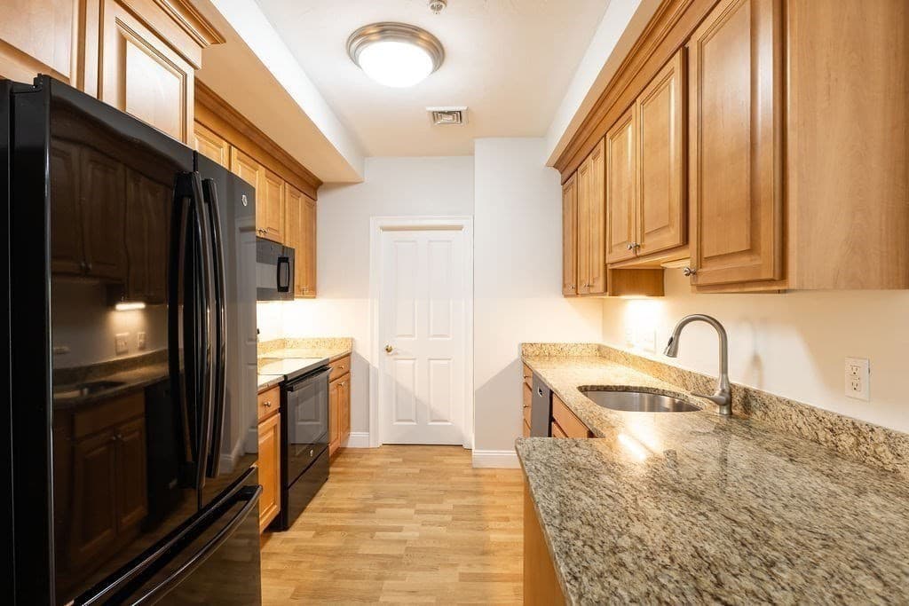 Condominium at 1 Lenox # 111, Norwood MA 02062, photo 13 of 37