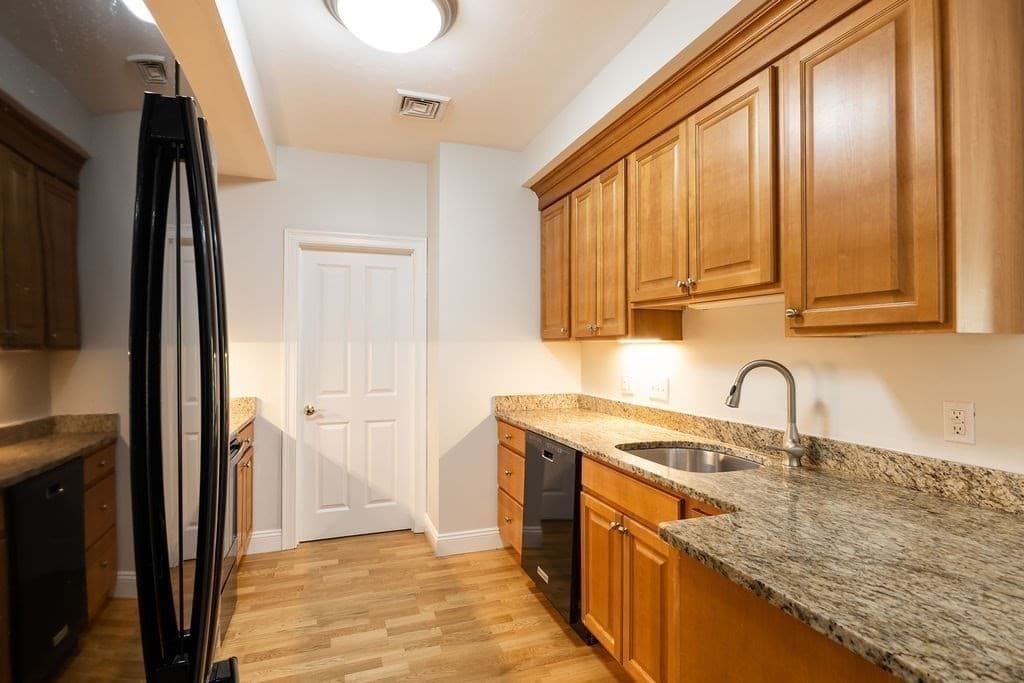 Condominium at 1 Lenox # 111, Norwood MA 02062, photo 12 of 37