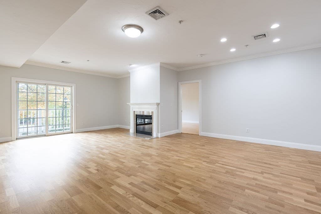 Condominium at 1 Lenox # 111, Norwood MA 02062, photo 3 of 37