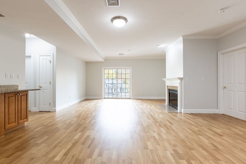 Condominium at 1 Lenox # 111, Norwood MA 02062, photo 5 of 37