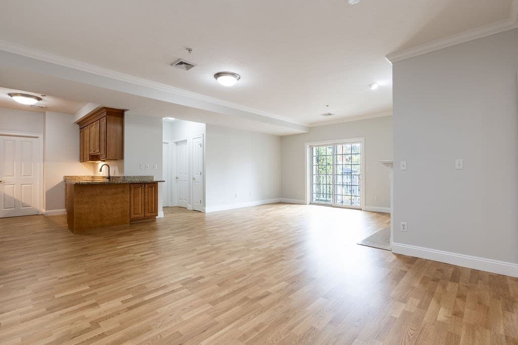 Condominium at 1 Lenox # 111, Norwood MA 02062, photo 9 of 37