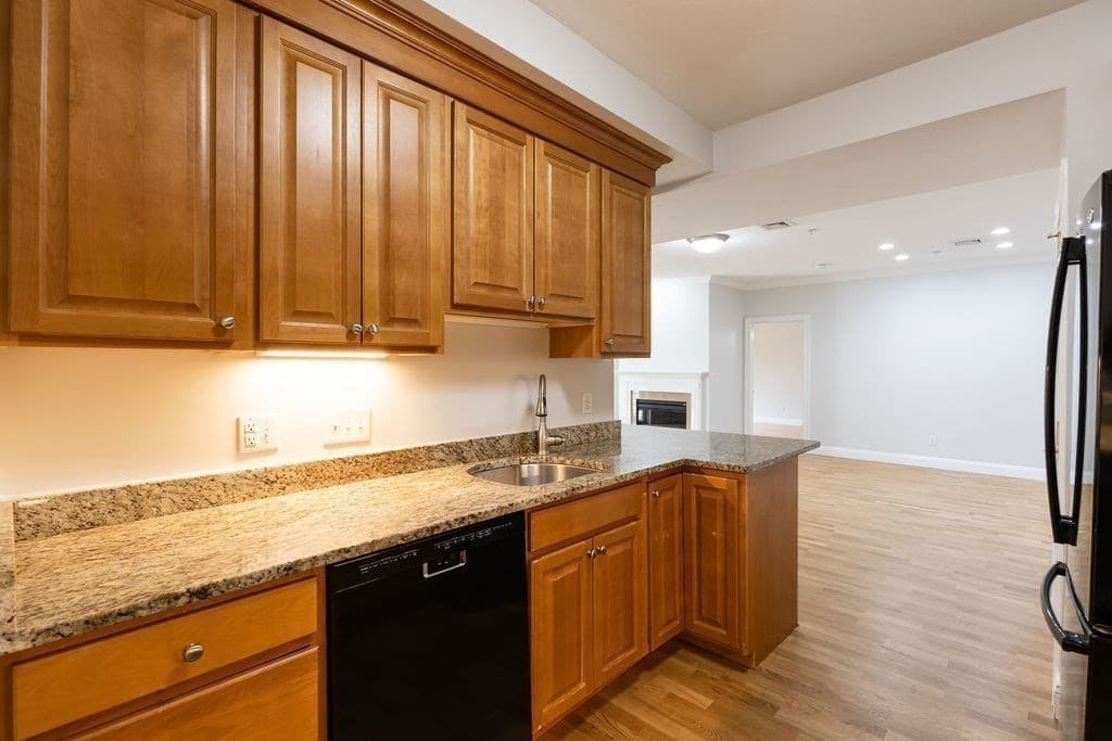 Condominium at 1 Lenox # 111, Norwood MA 02062, photo 14 of 37
