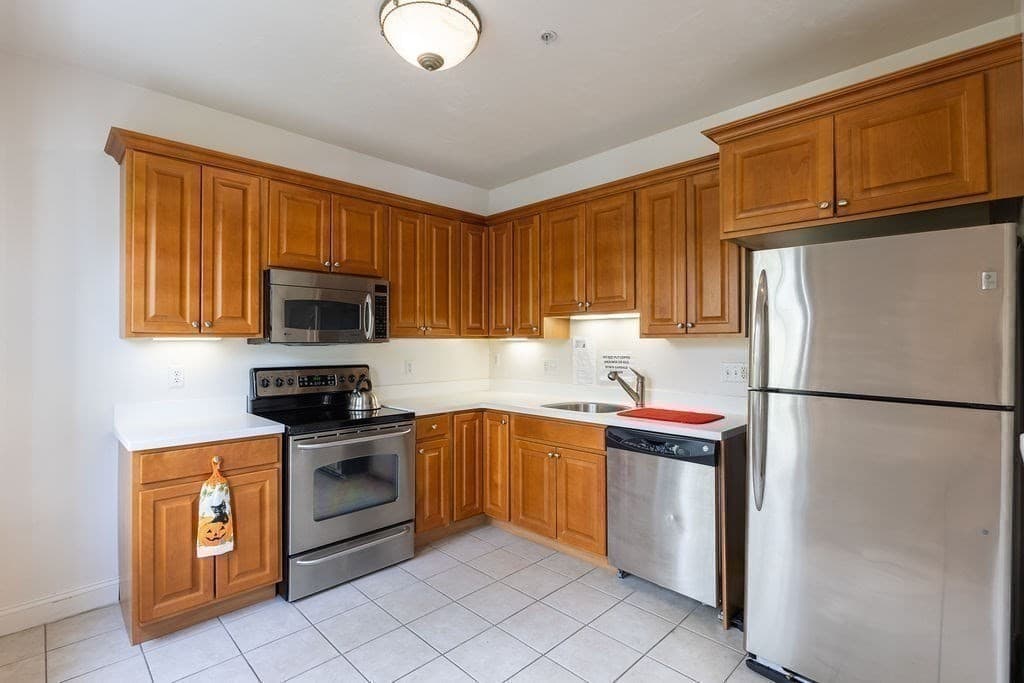 Condominium at 1 Lenox # 111, Norwood MA 02062, photo 29 of 37