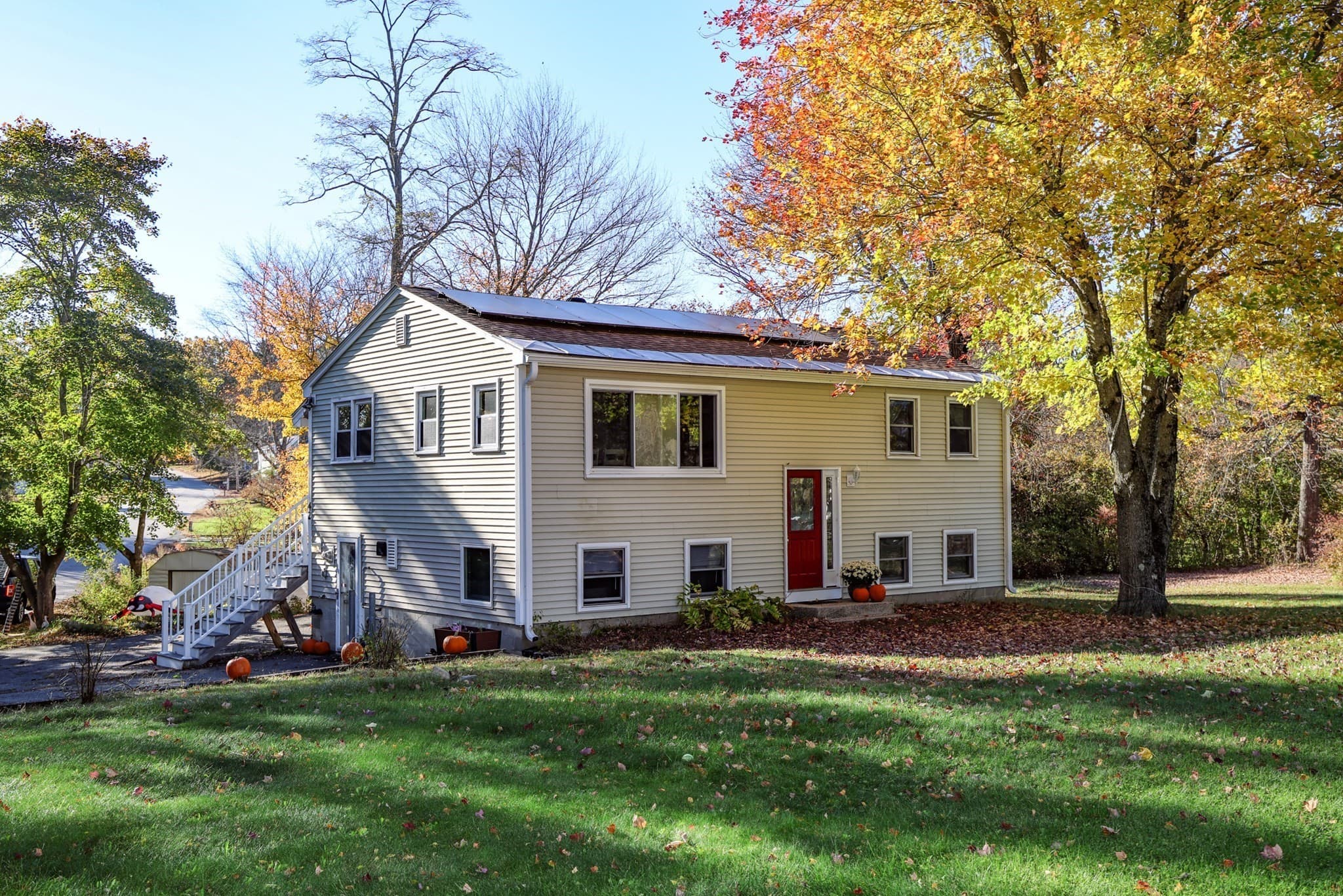 42 Leighton Street, Pepperell MA 01463