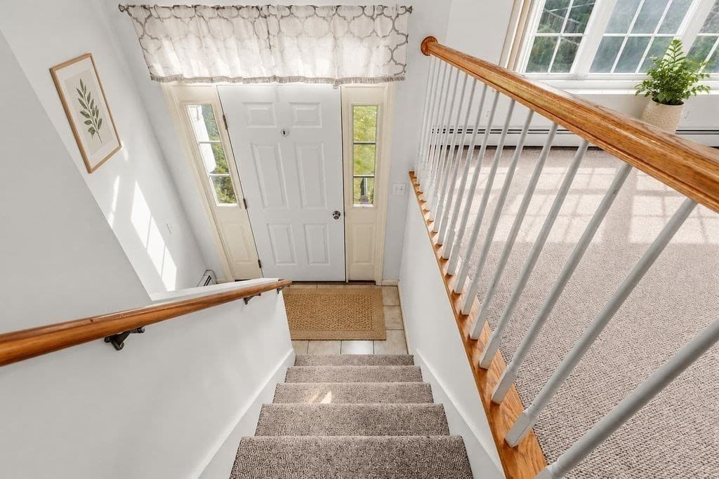 Single Family Residence at 190 Winthrop St, Rehoboth MA 02769, photo 5 of 28
