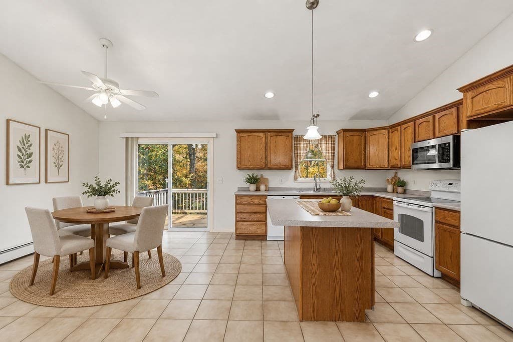 Single Family Residence at 190 Winthrop St, Rehoboth MA 02769, photo 10 of 28