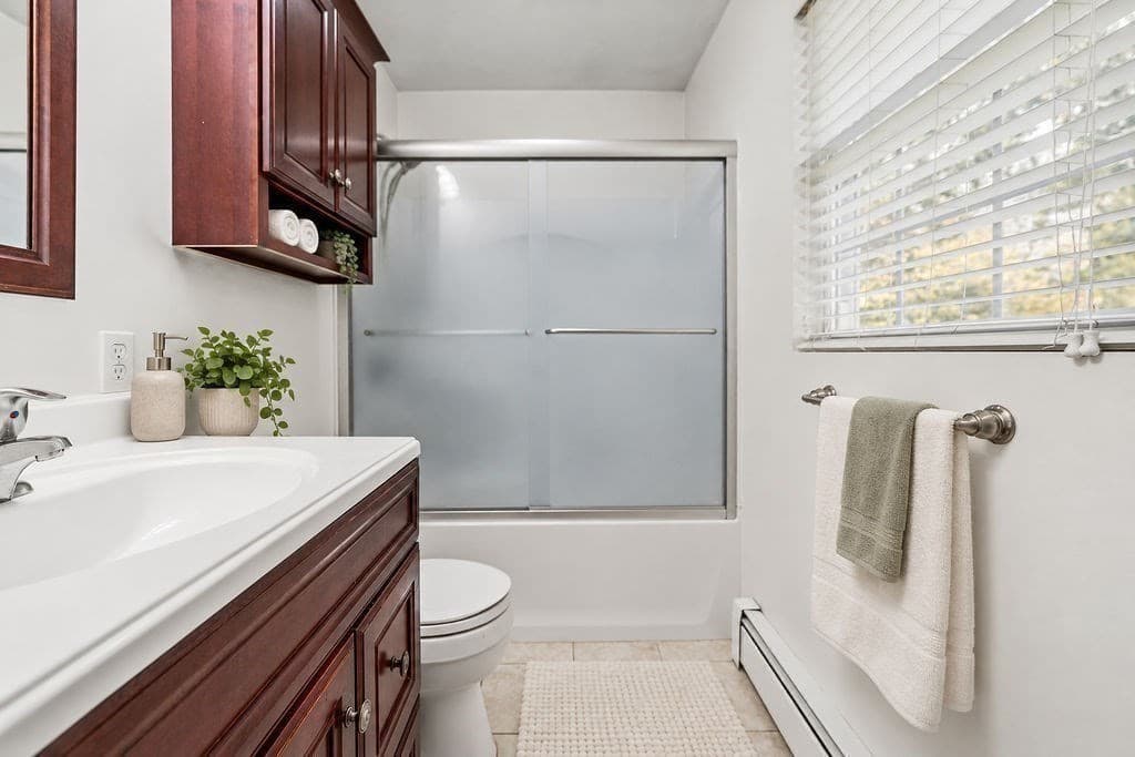 Single Family Residence at 190 Winthrop St, Rehoboth MA 02769, photo 18 of 28
