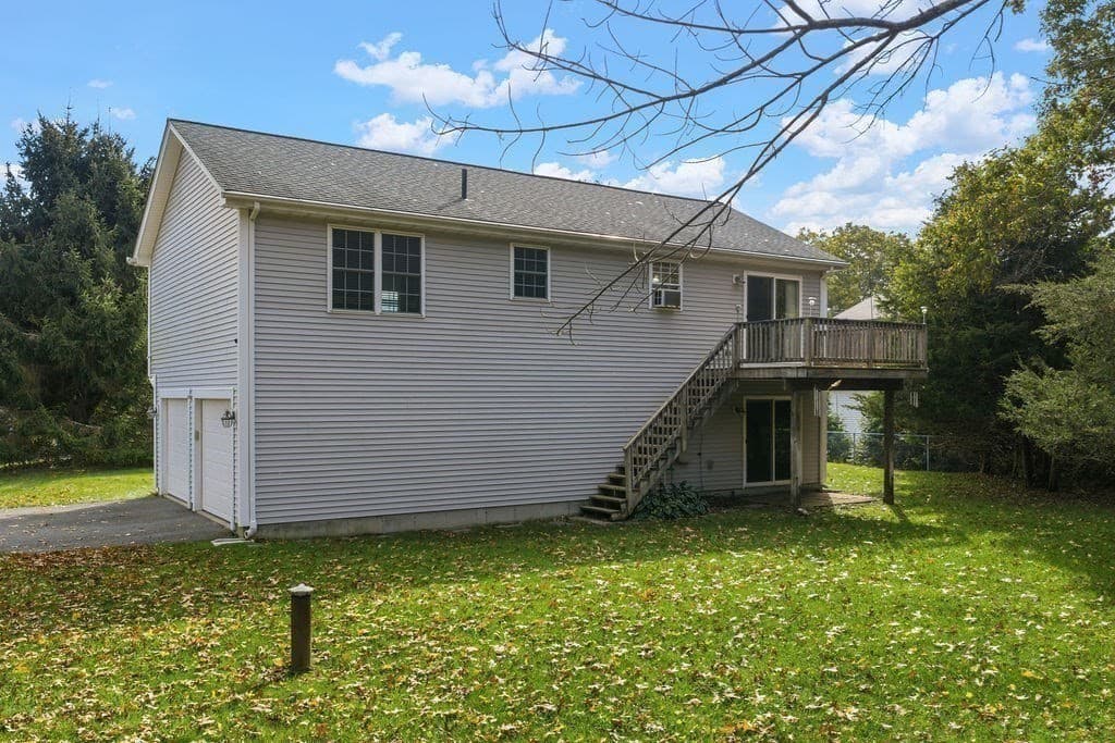 Single Family Residence at 190 Winthrop St, Rehoboth MA 02769, photo 4 of 28