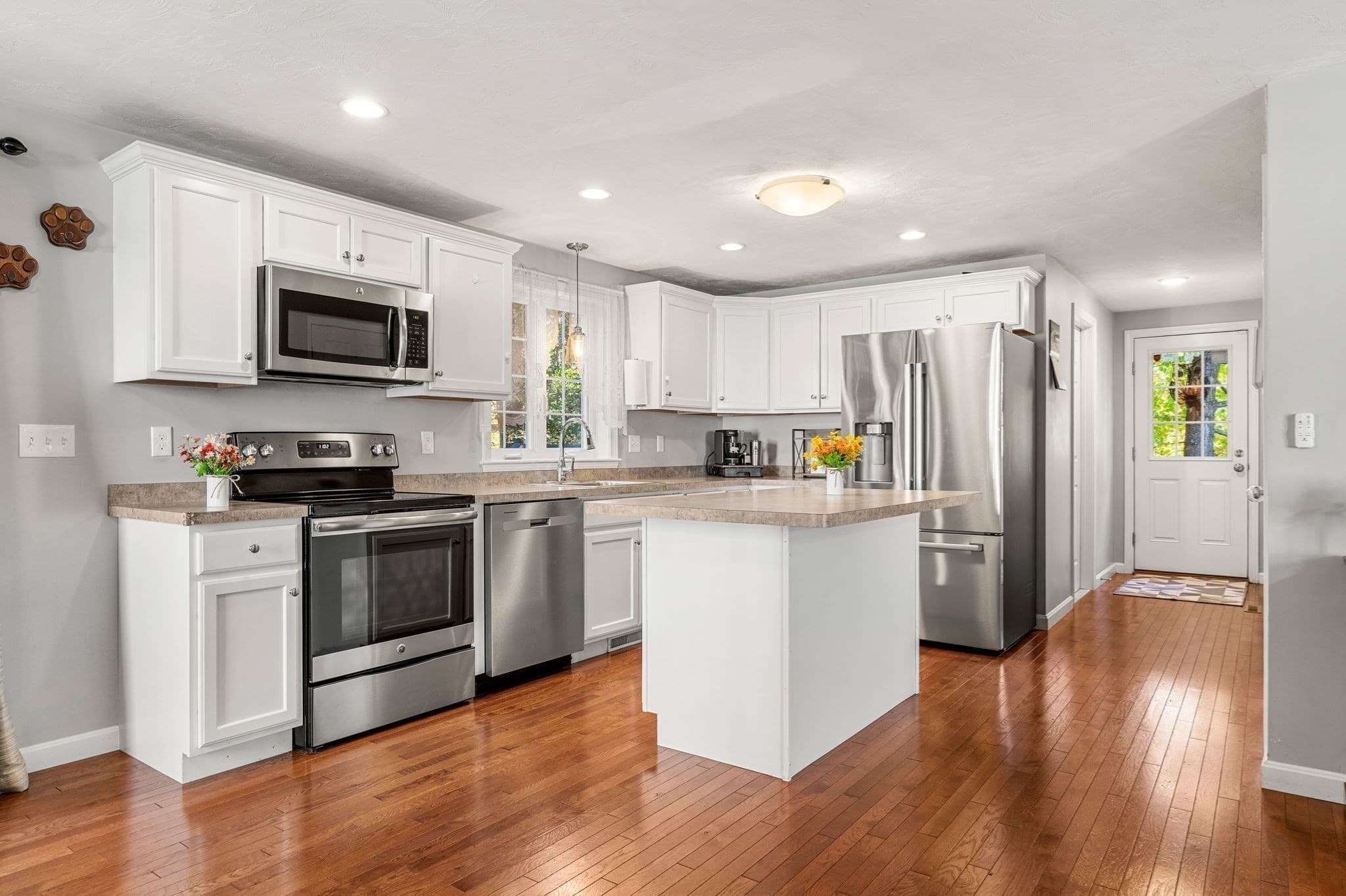 Single Family Residence at 72 Hoover St, Taunton MA 02780, photo 2 of 31