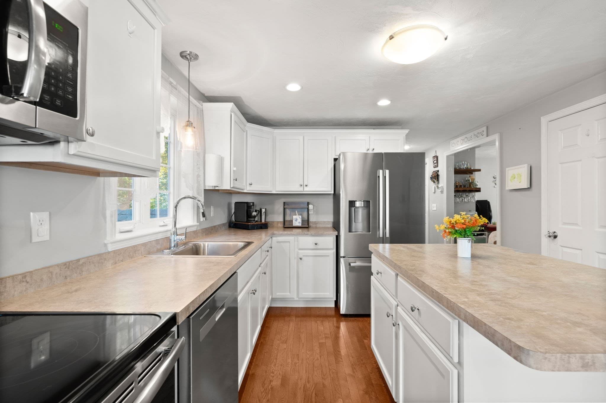 Single Family Residence at 72 Hoover St, Taunton MA 02780, photo 6 of 31