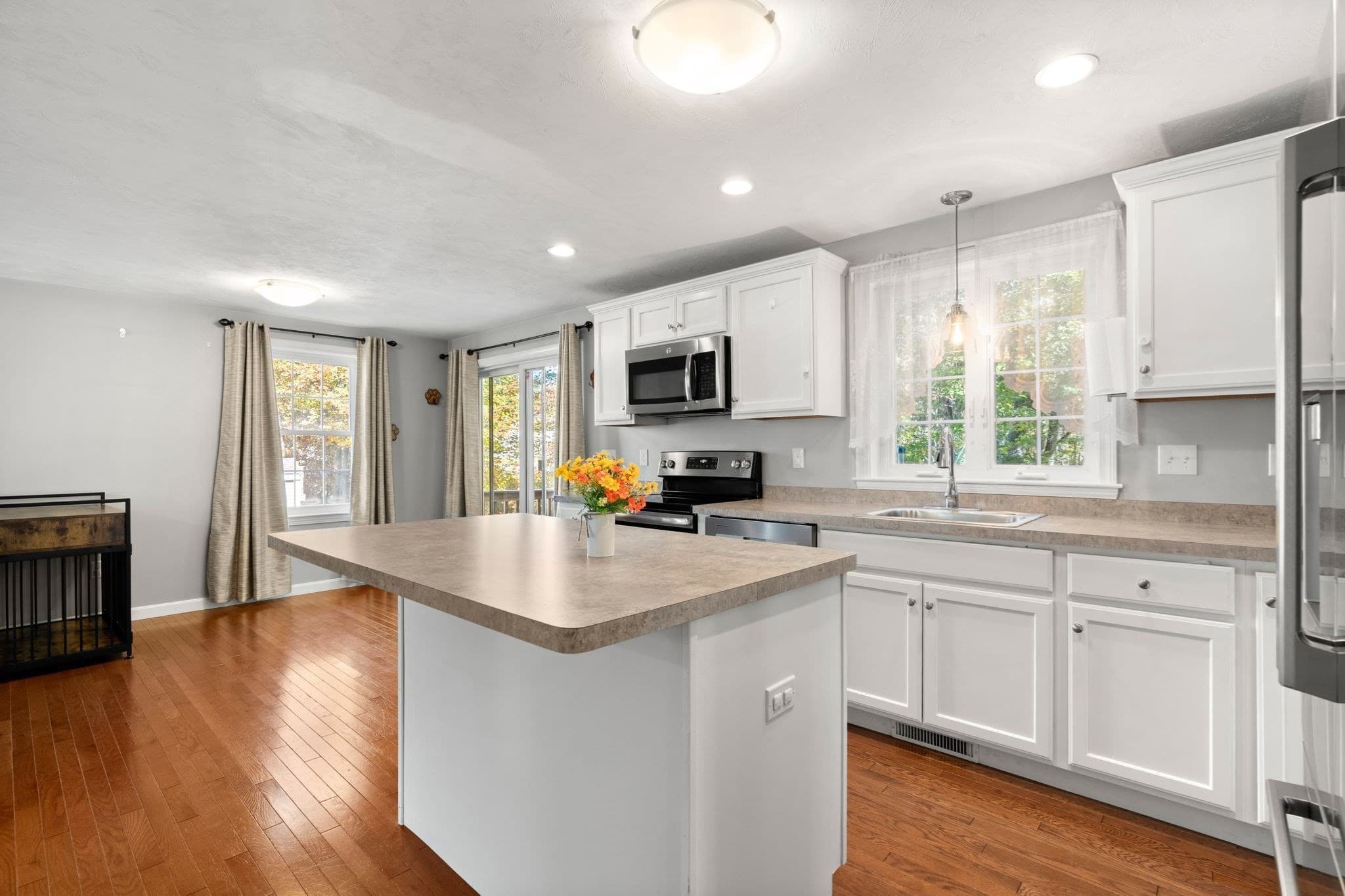 Single Family Residence at 72 Hoover St, Taunton MA 02780, photo 7 of 31