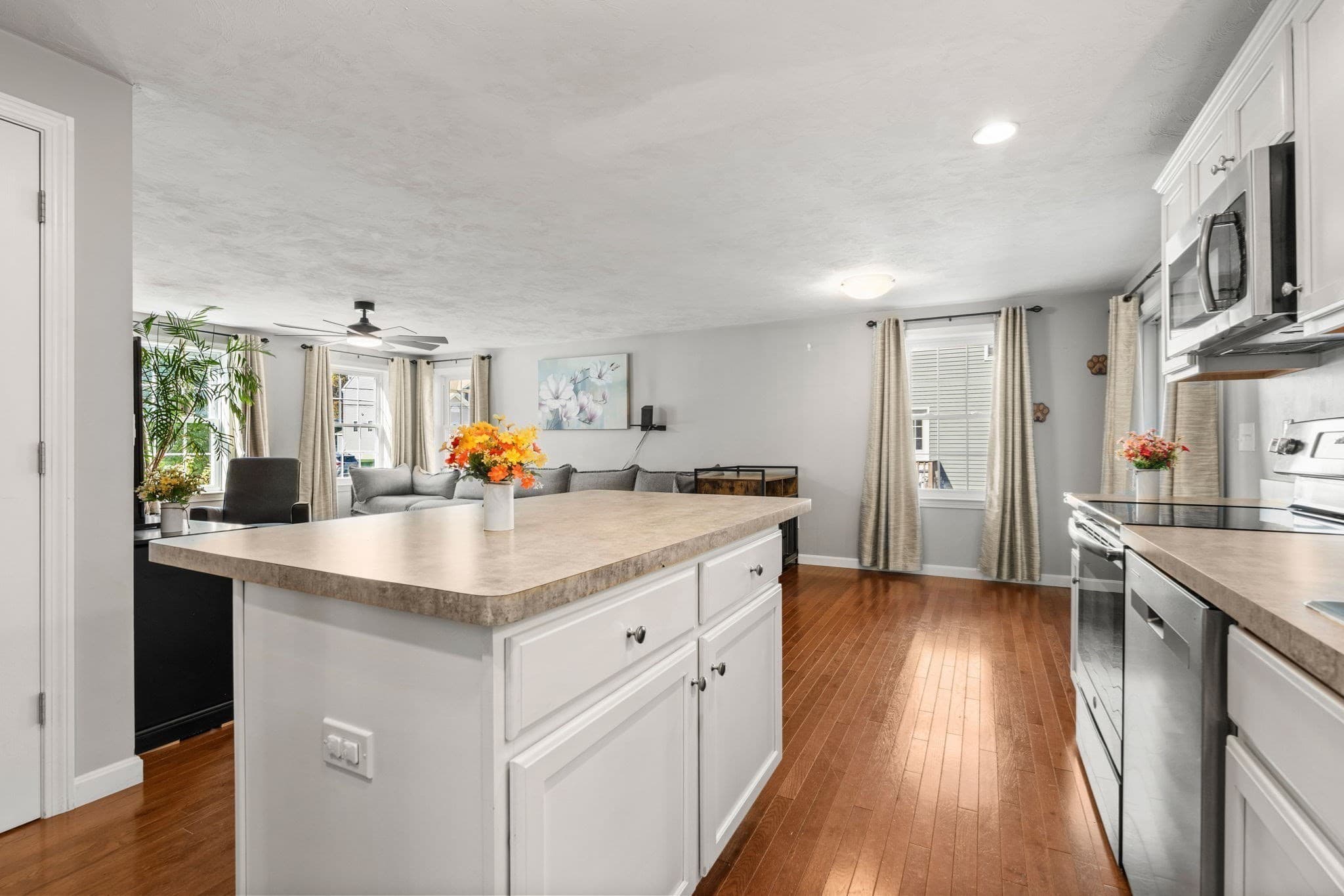 Single Family Residence at 72 Hoover St, Taunton MA 02780, photo 4 of 31