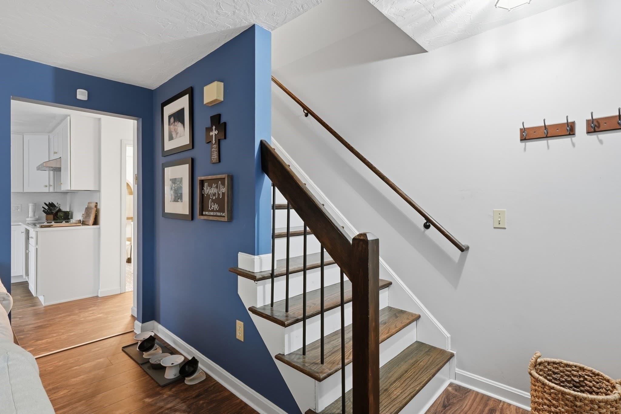 Single Family Residence at 15 Enid St, Worcester MA 01604, photo 2 of 17