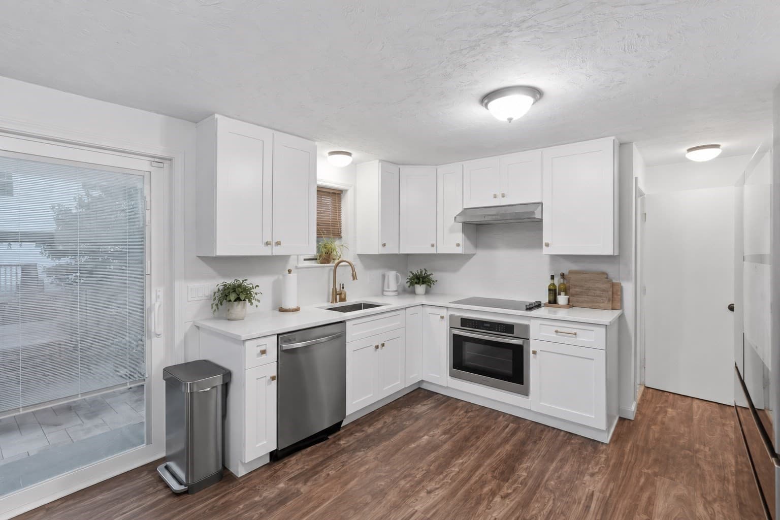 Single Family Residence at 15 Enid St, Worcester MA 01604, photo 6 of 17