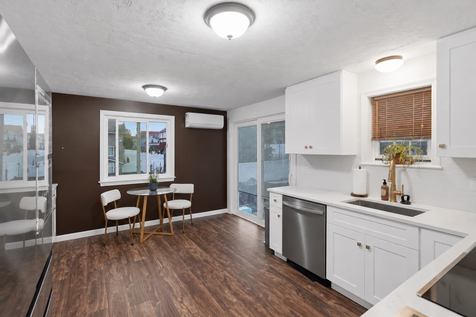 Single Family Residence at 15 Enid St, Worcester MA 01604, photo 5 of 17