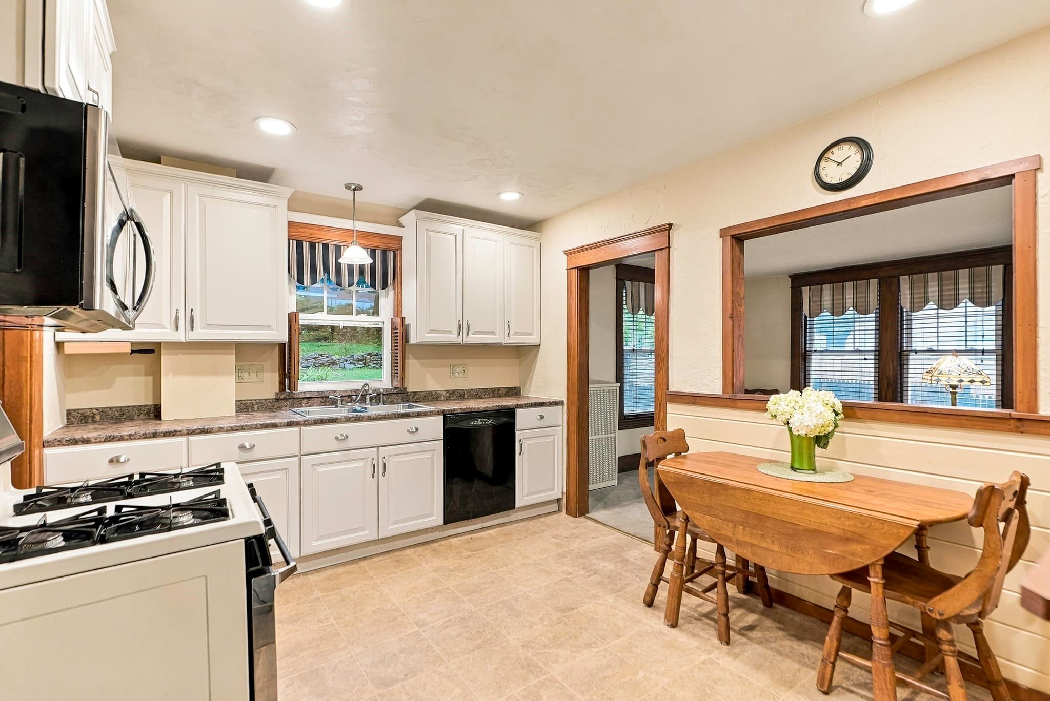 Single Family Residence at 48 Barnard Rd, Worcester MA 01605, photo 23 of 40