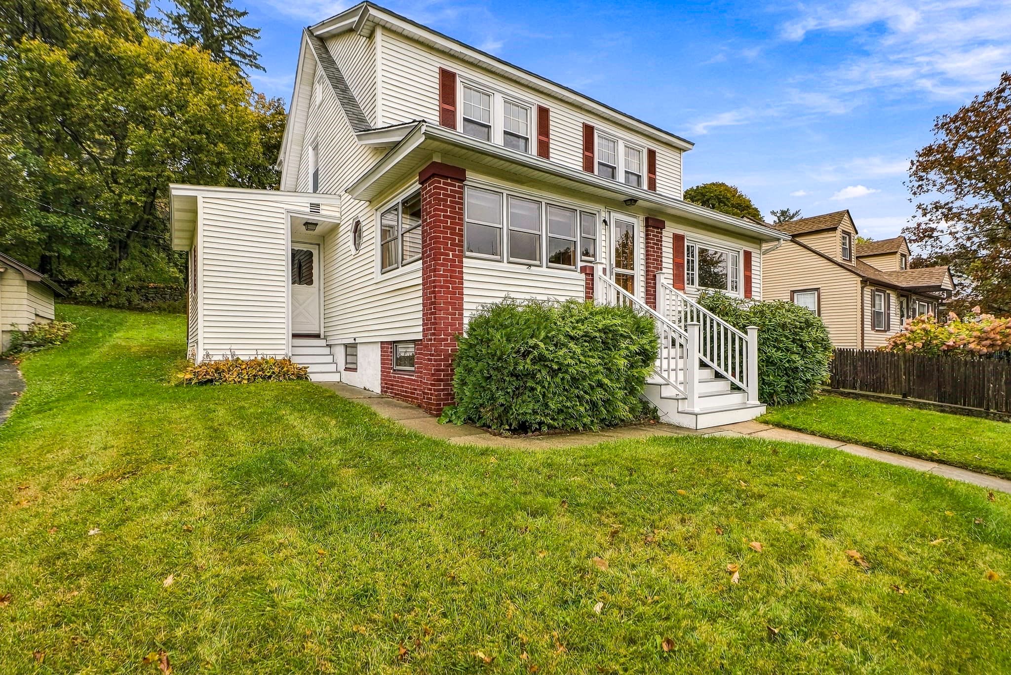 Single Family Residence at 48 Barnard Rd, Worcester MA 01605, photo 3 of 40