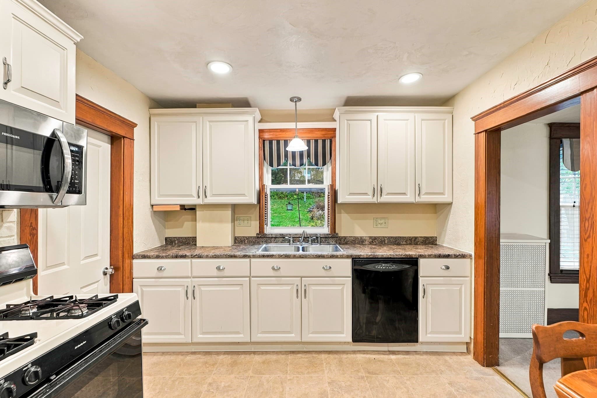 Single Family Residence at 48 Barnard Rd, Worcester MA 01605, photo 20 of 40