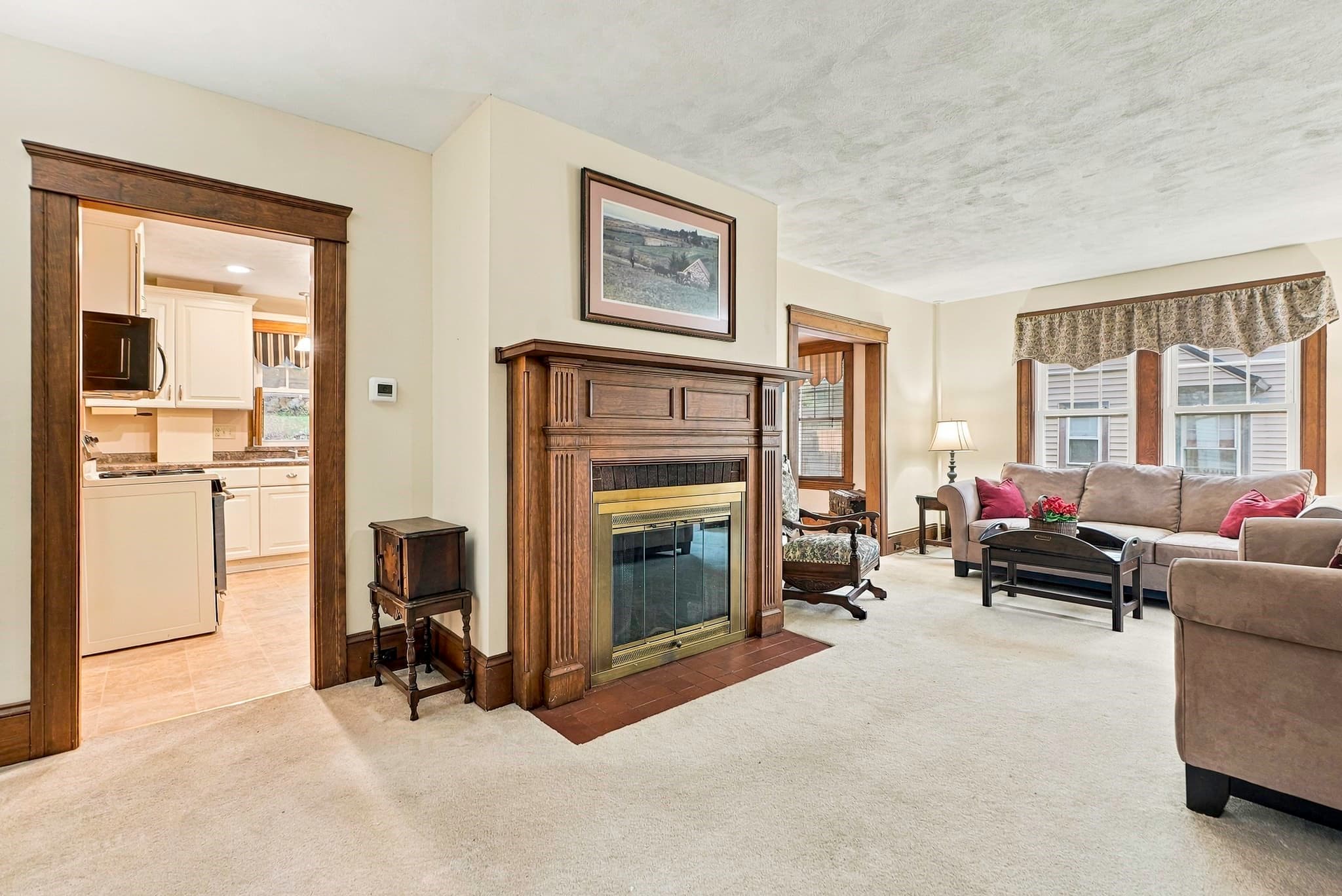 Single Family Residence at 48 Barnard Rd, Worcester MA 01605, photo 10 of 40