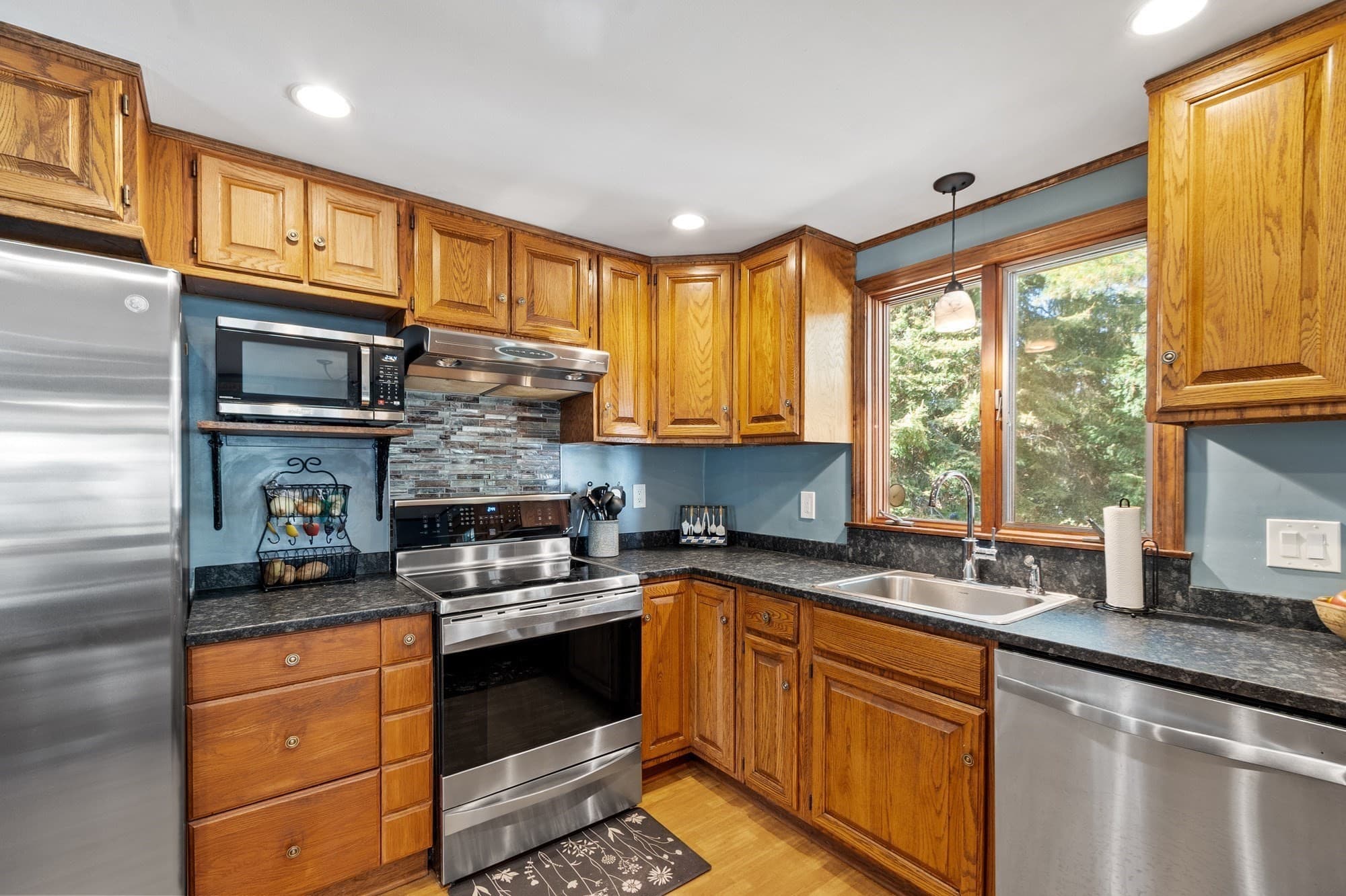 Single Family Residence at 12 Prior Dr., Framingham MA 01701, photo 32 of 39