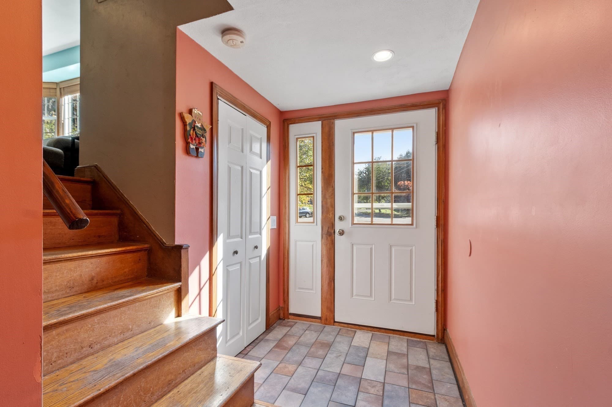 Single Family Residence at 12 Prior Dr., Framingham MA 01701, photo 9 of 39