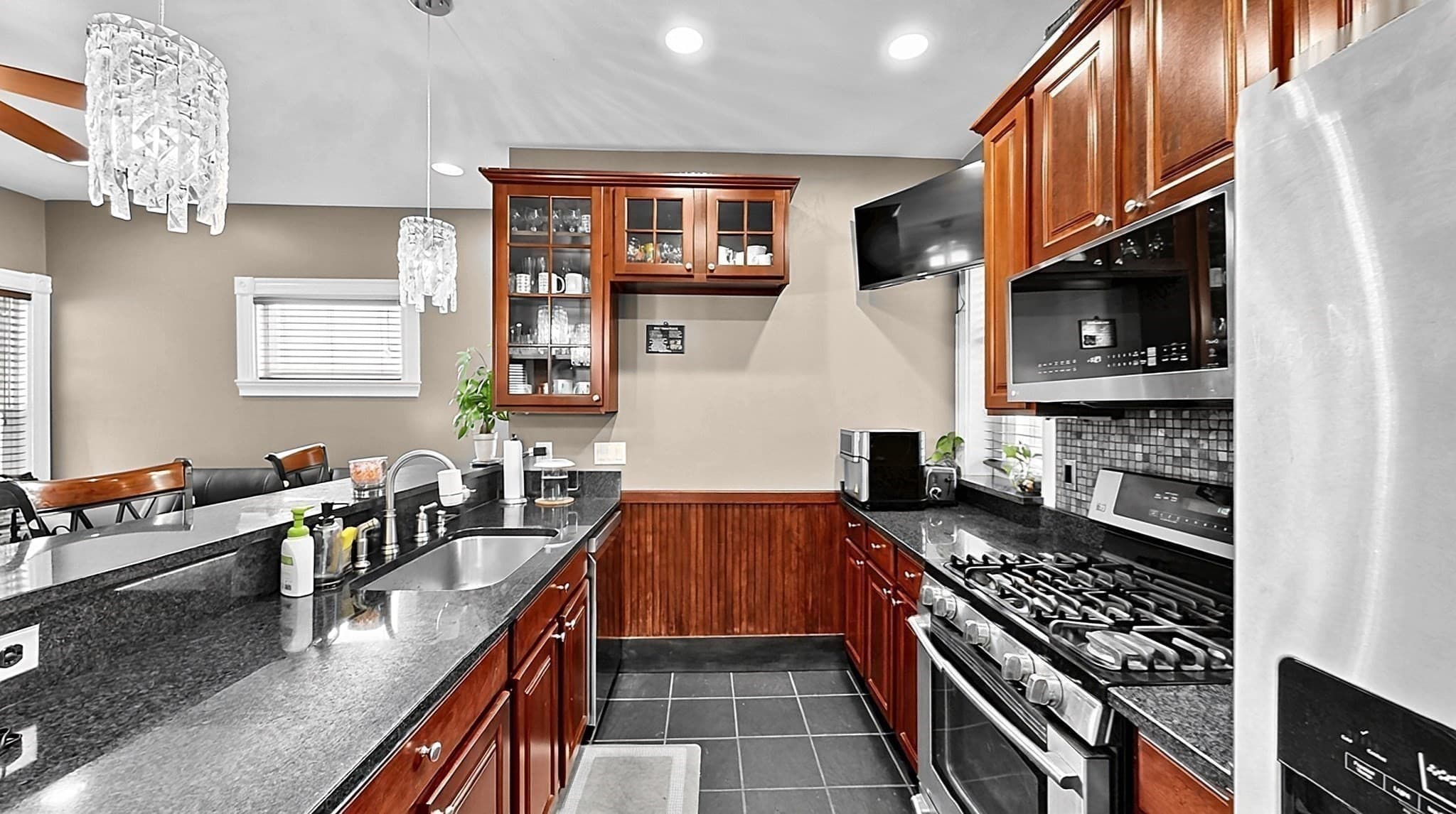 Single Family Residence at 316 Bowdoin St, Winthrop MA 02152, photo 6 of 29