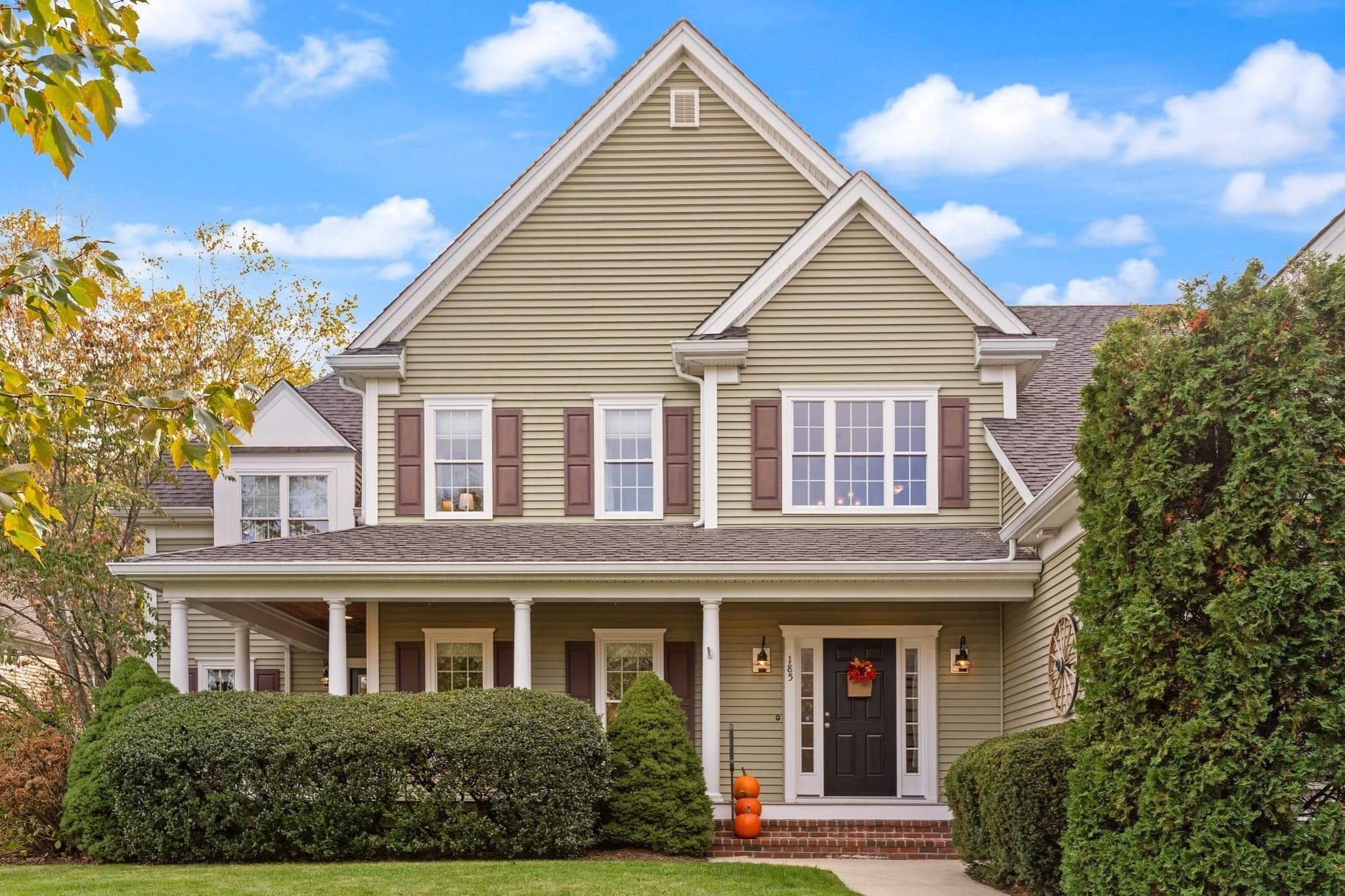 Single Family Residence at 185 Riverside Dr, Wrentham MA 02093, photo 3 of 42