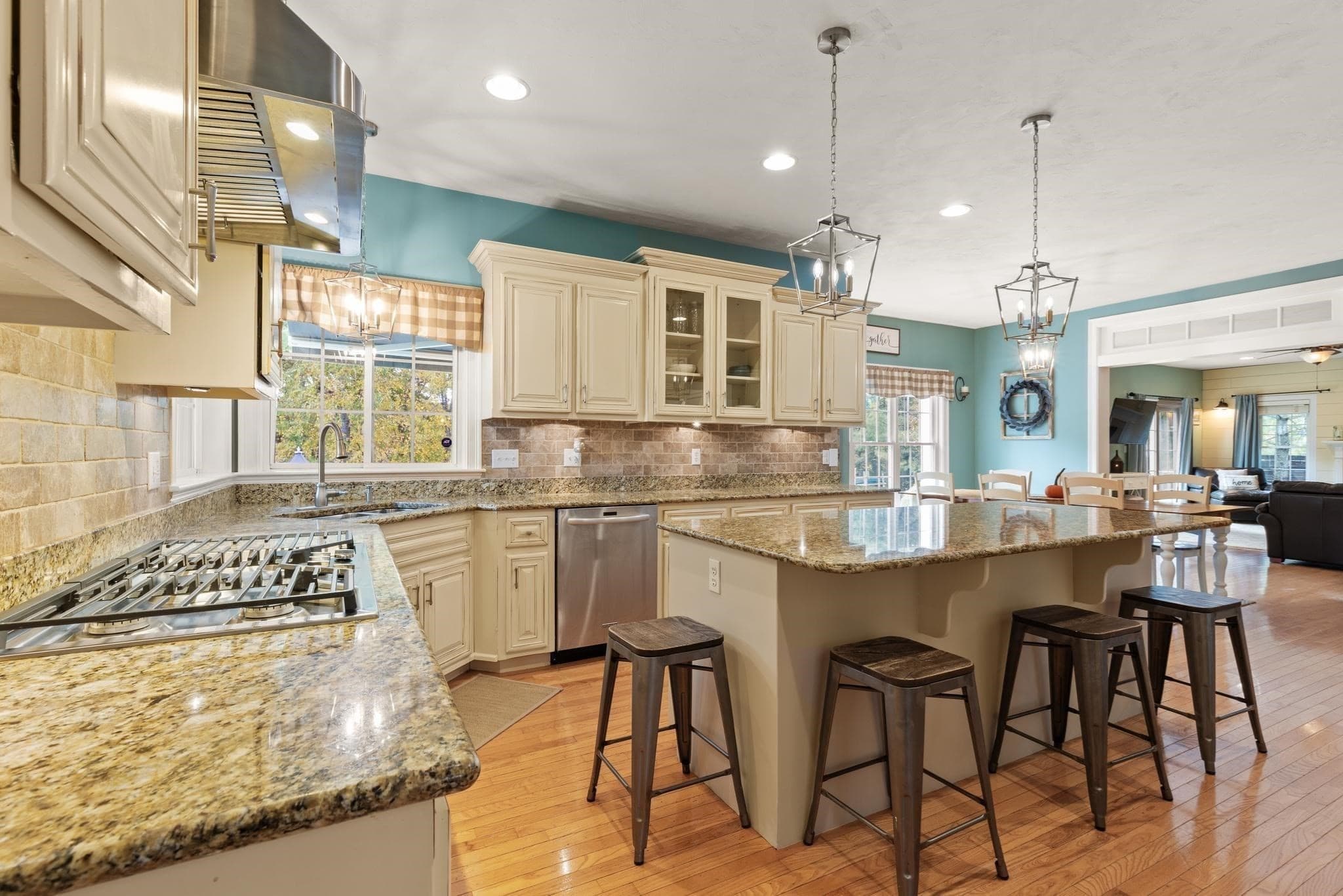 Single Family Residence at 185 Riverside Dr, Wrentham MA 02093, photo 8 of 42