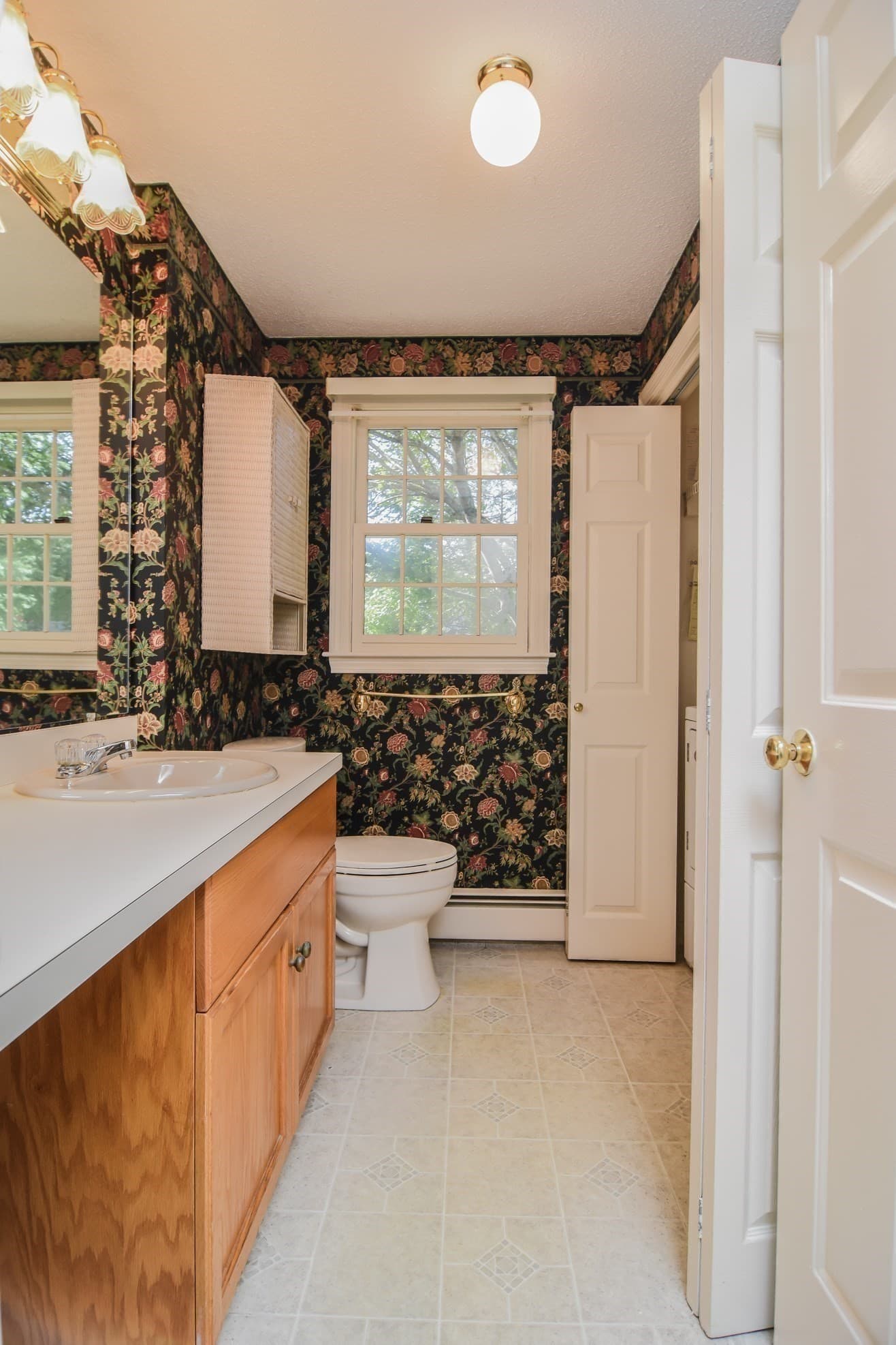 Single Family Residence at 9 Wimbledon Crossing, Dracut MA 01826, photo 13 of 33