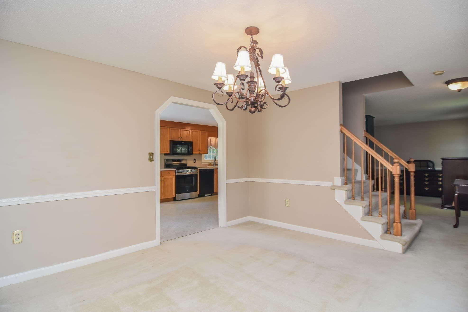 Single Family Residence at 9 Wimbledon Crossing, Dracut MA 01826, photo 12 of 33