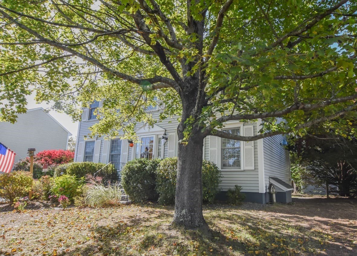 Single Family Residence at 9 Wimbledon Crossing, Dracut MA 01826, photo 3 of 33