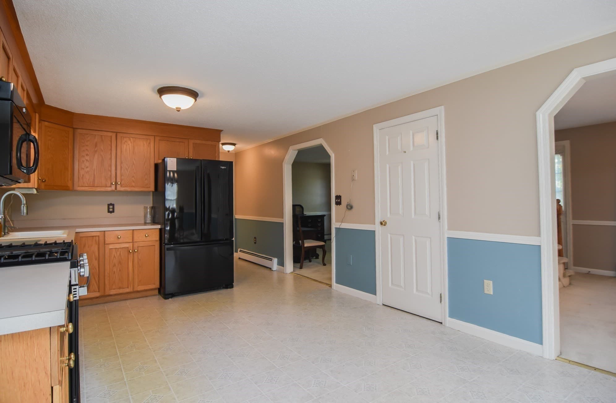 Single Family Residence at 9 Wimbledon Crossing, Dracut MA 01826, photo 9 of 33