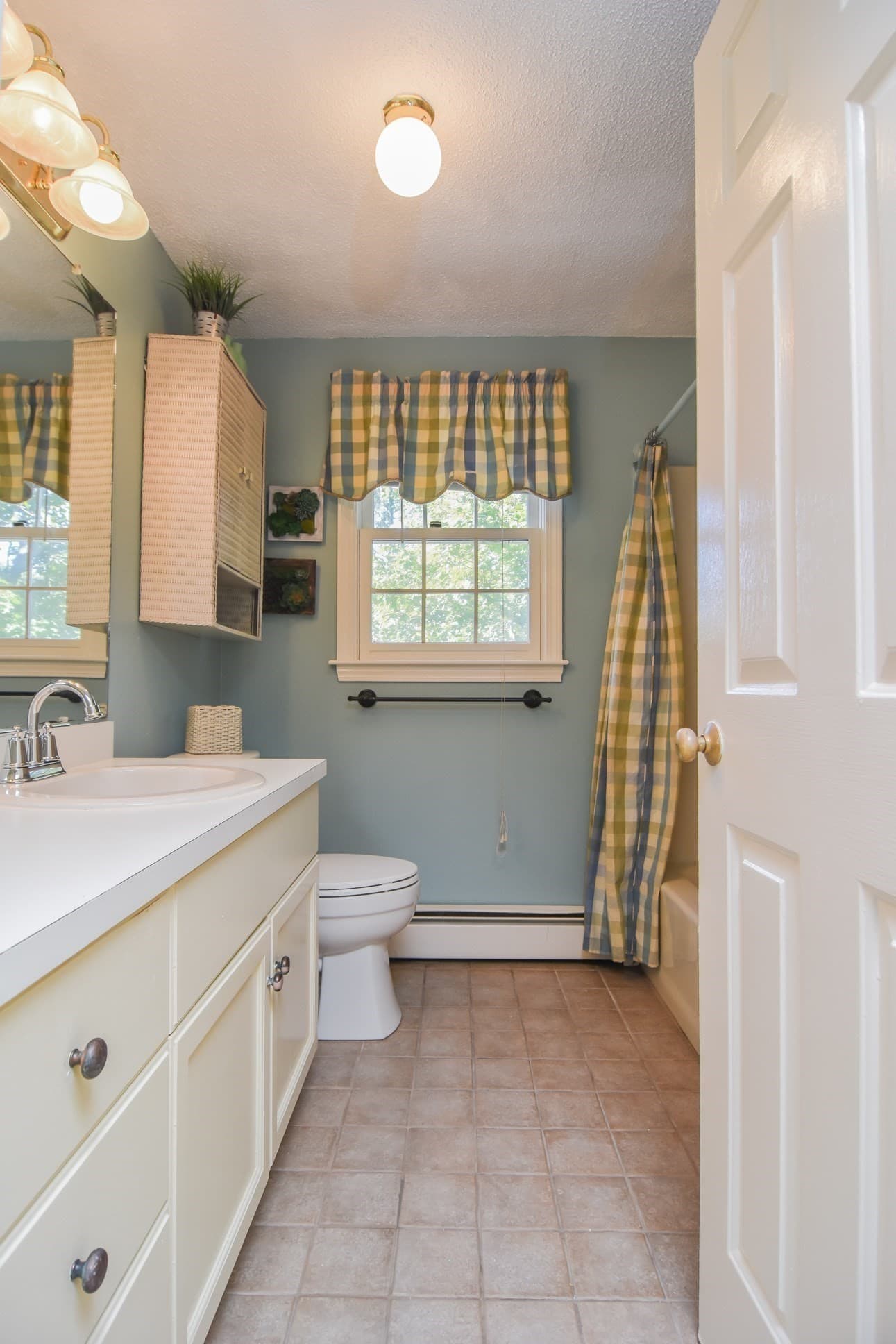 Single Family Residence at 9 Wimbledon Crossing, Dracut MA 01826, photo 24 of 33