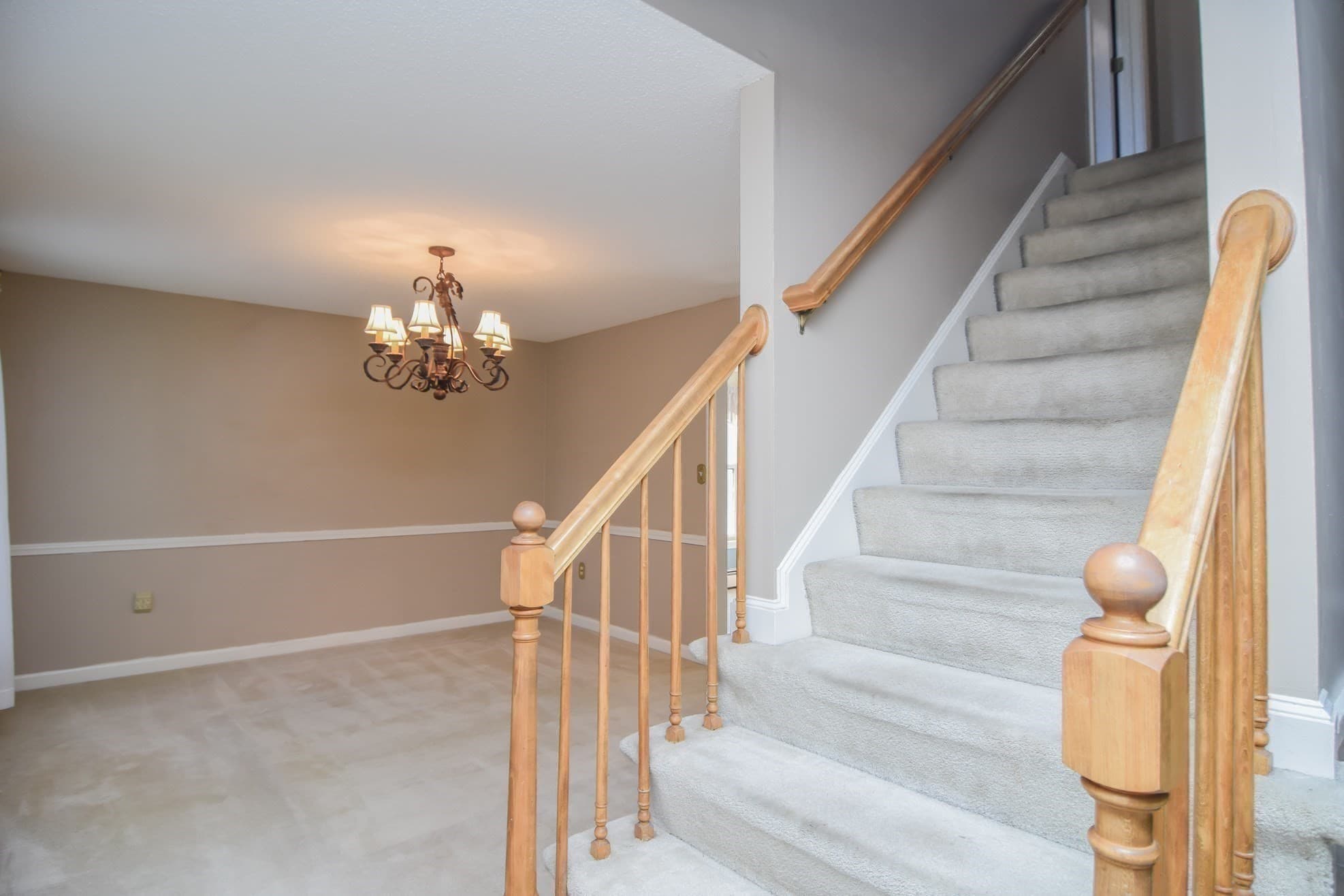 Single Family Residence at 9 Wimbledon Crossing, Dracut MA 01826, photo 10 of 33