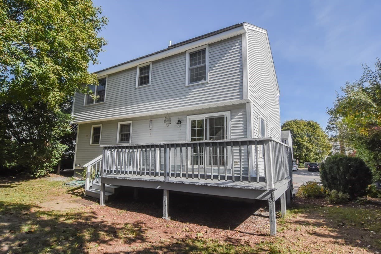 Single Family Residence at 9 Wimbledon Crossing, Dracut MA 01826, photo 4 of 33