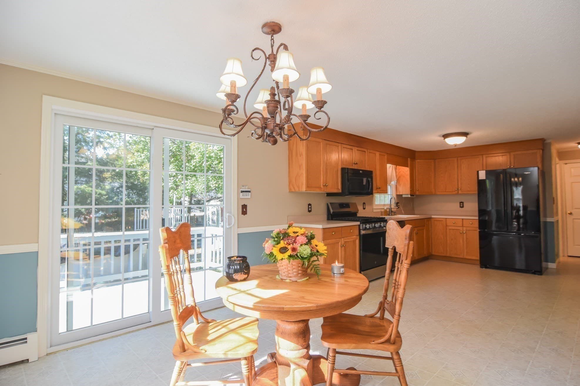 Single Family Residence at 9 Wimbledon Crossing, Dracut MA 01826, photo 8 of 33