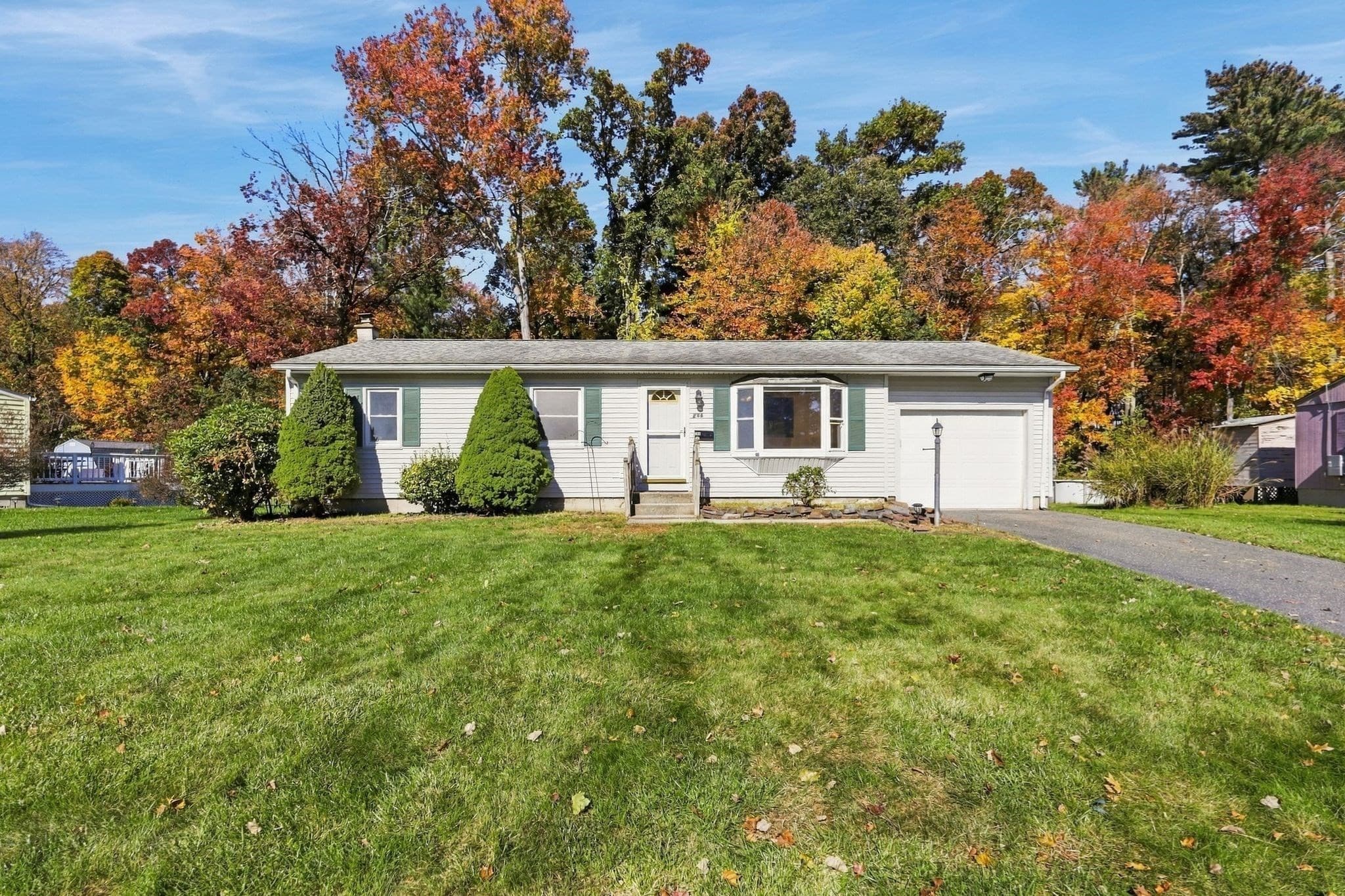 Single Family Residence at 286 Peekskill Ave, Springfield MA 01129, photo 2 of 38