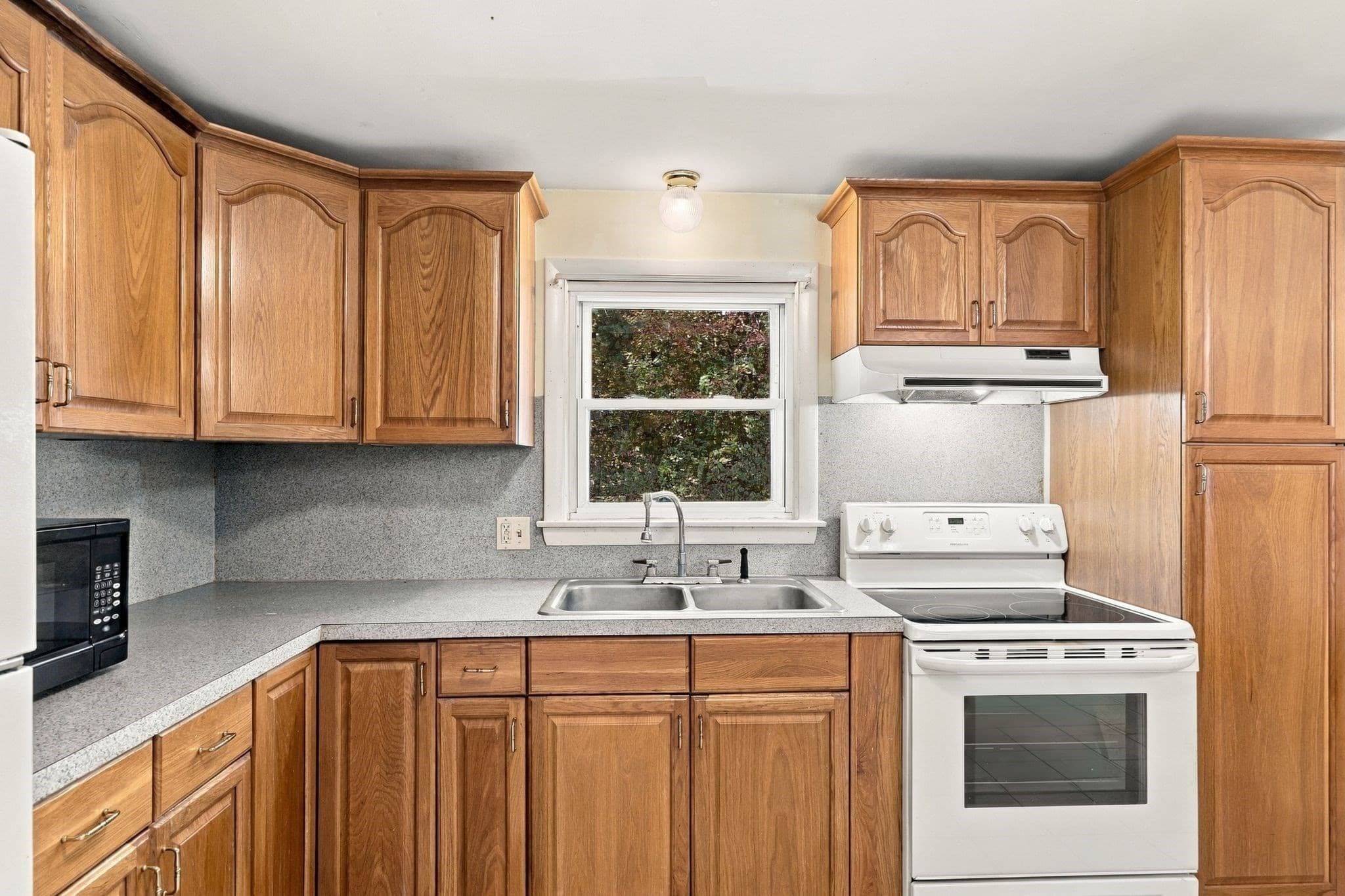 Single Family Residence at 286 Peekskill Ave, Springfield MA 01129, photo 16 of 38