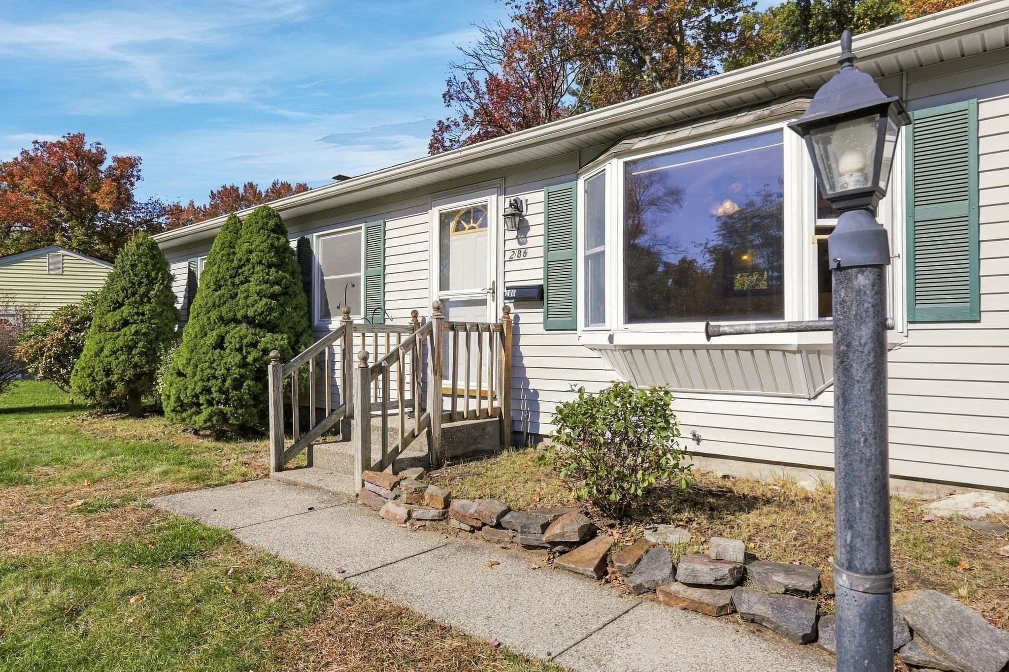Single Family Residence at 286 Peekskill Ave, Springfield MA 01129, photo 3 of 38