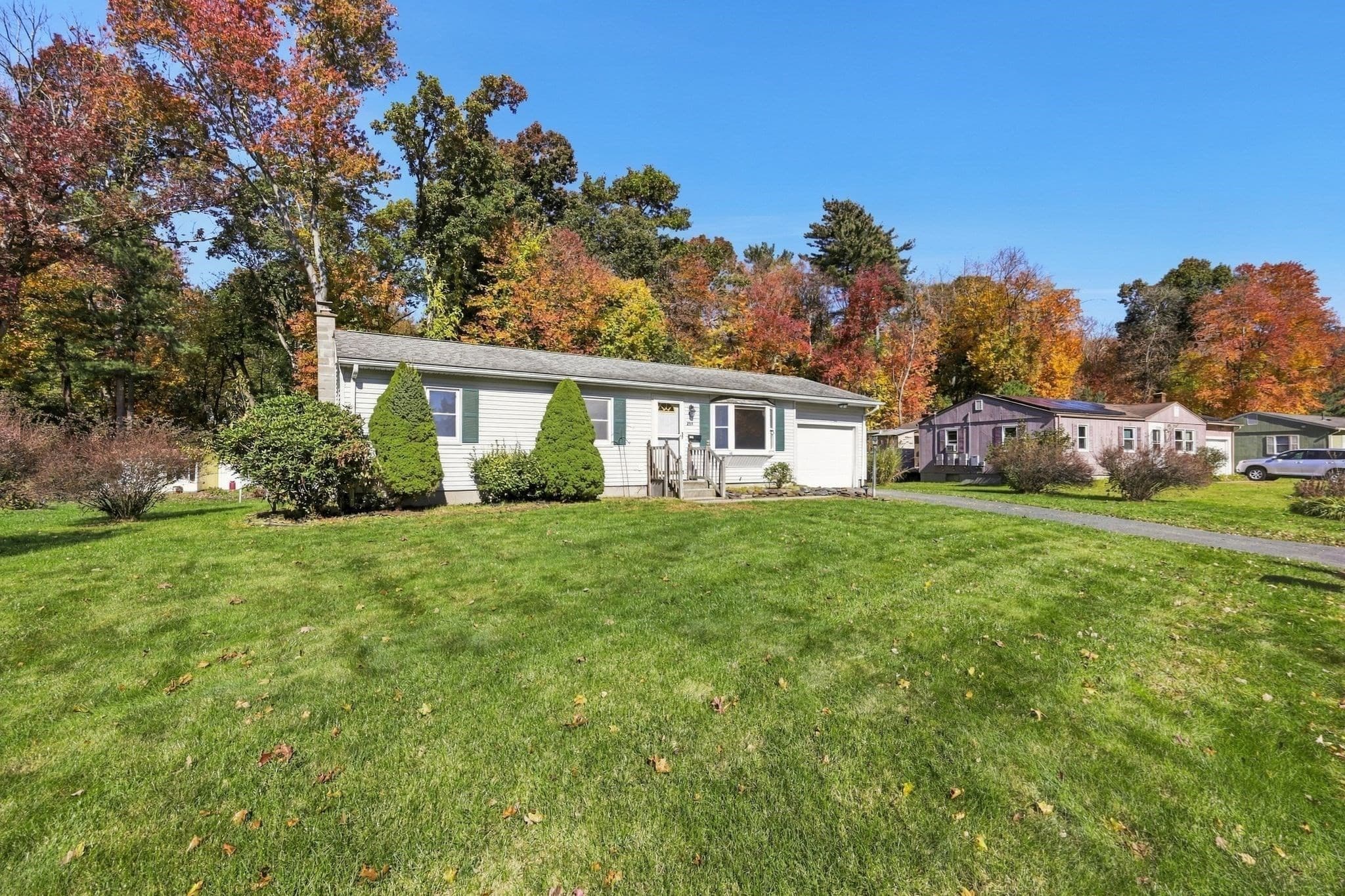Single Family Residence at 286 Peekskill Ave, Springfield MA 01129, photo 32 of 38