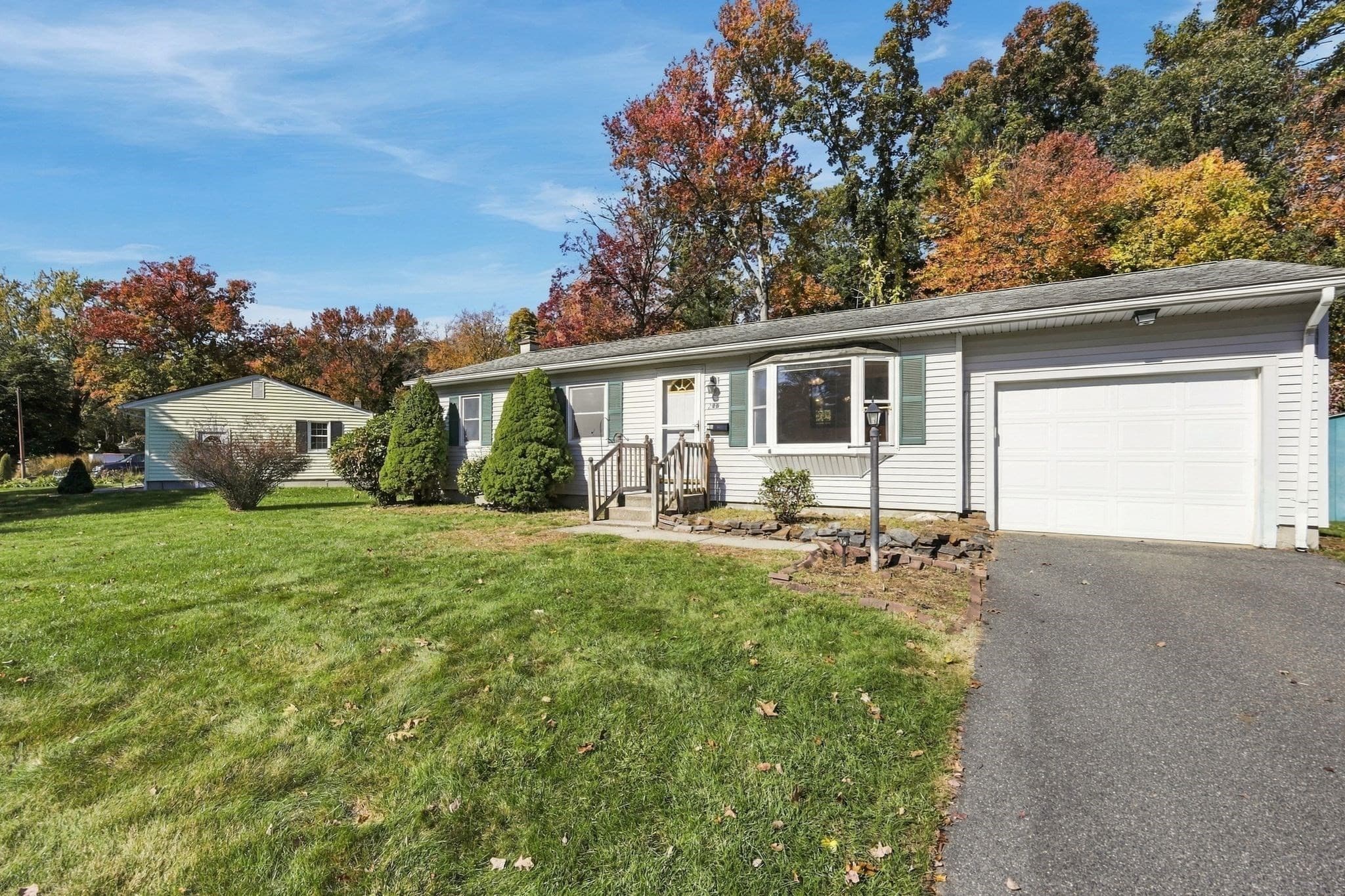 286 Peekskill Ave, Springfield MA 01129