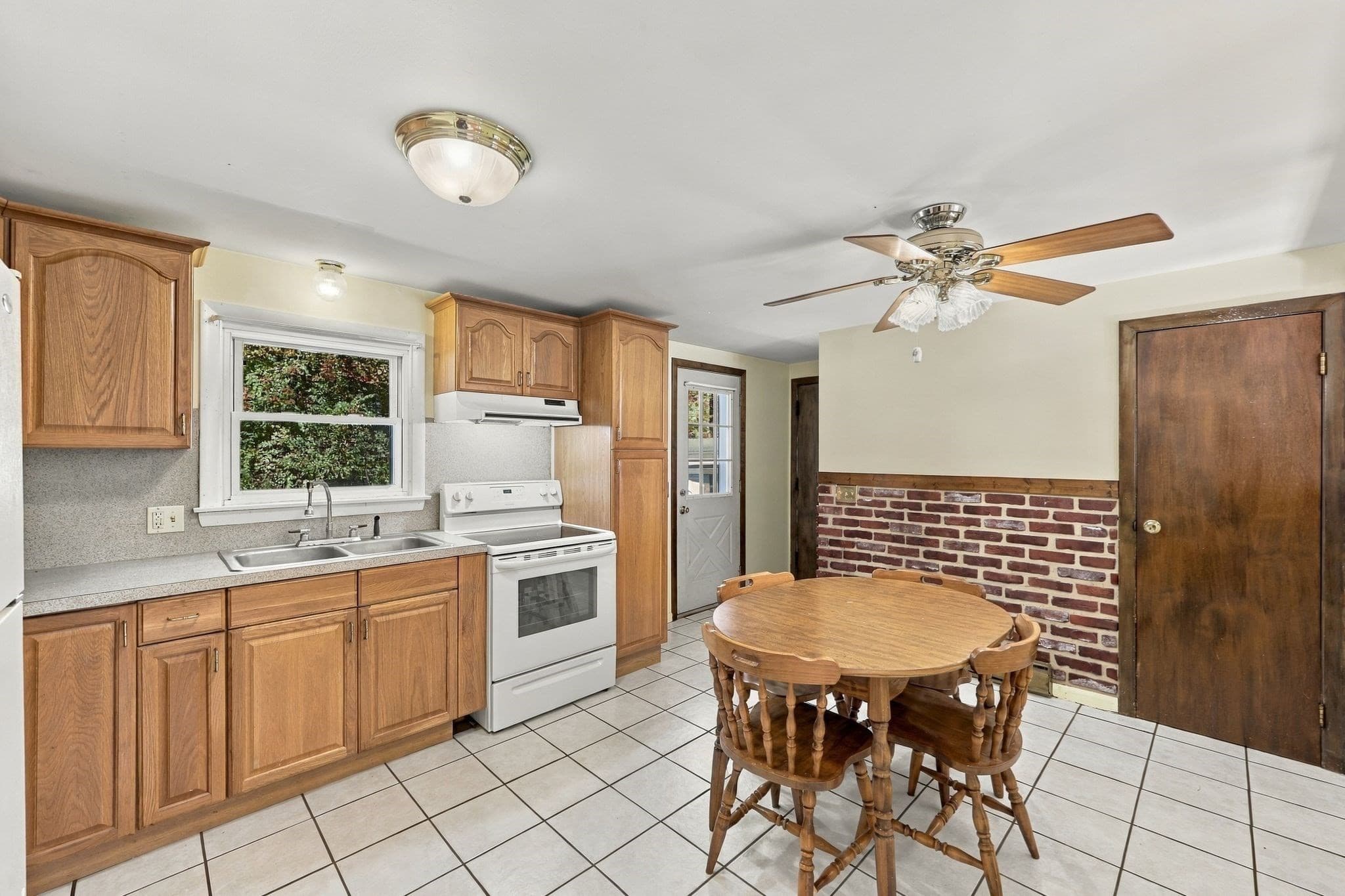 Single Family Residence at 286 Peekskill Ave, Springfield MA 01129, photo 14 of 38