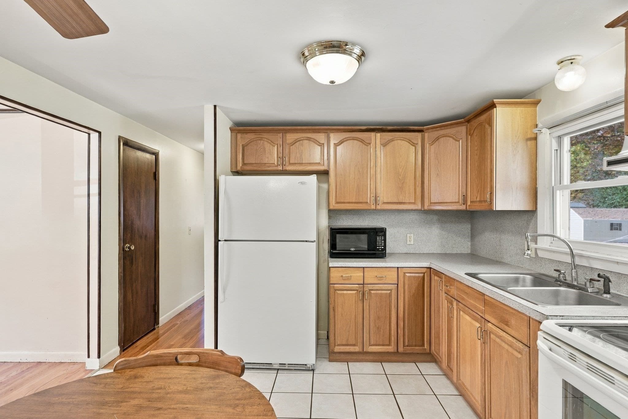 Single Family Residence at 286 Peekskill Ave, Springfield MA 01129, photo 15 of 38